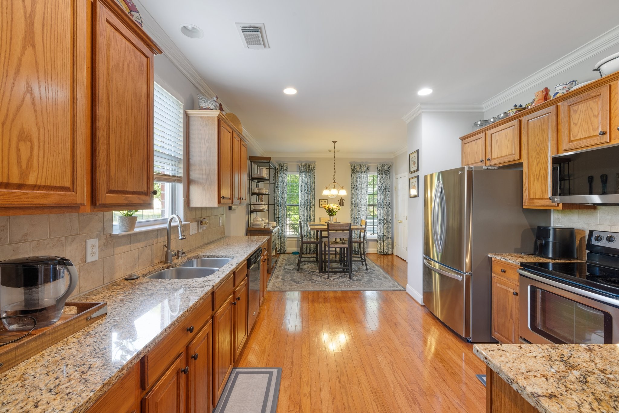 305 Meadowglade Ln