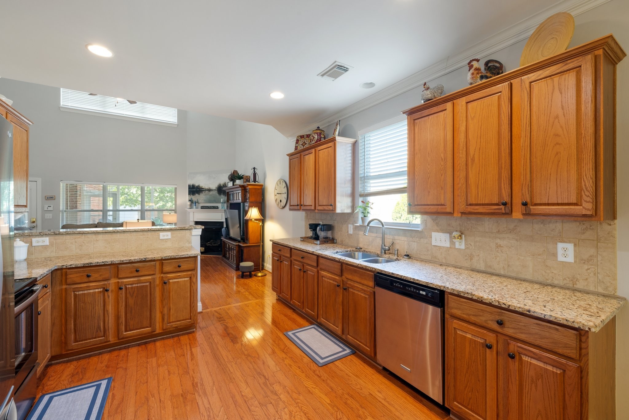 305 Meadowglade Ln