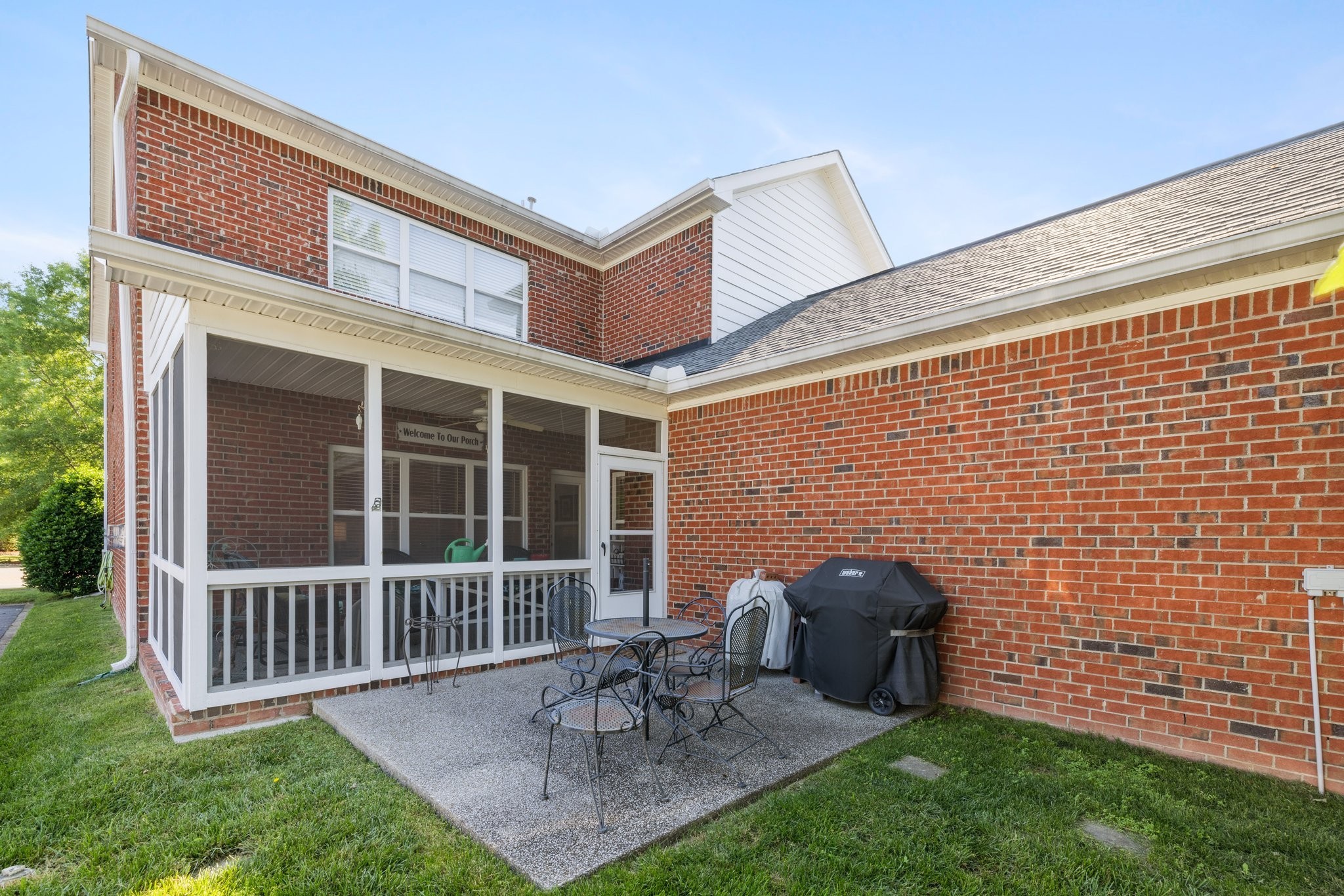 305 Meadowglade Ln