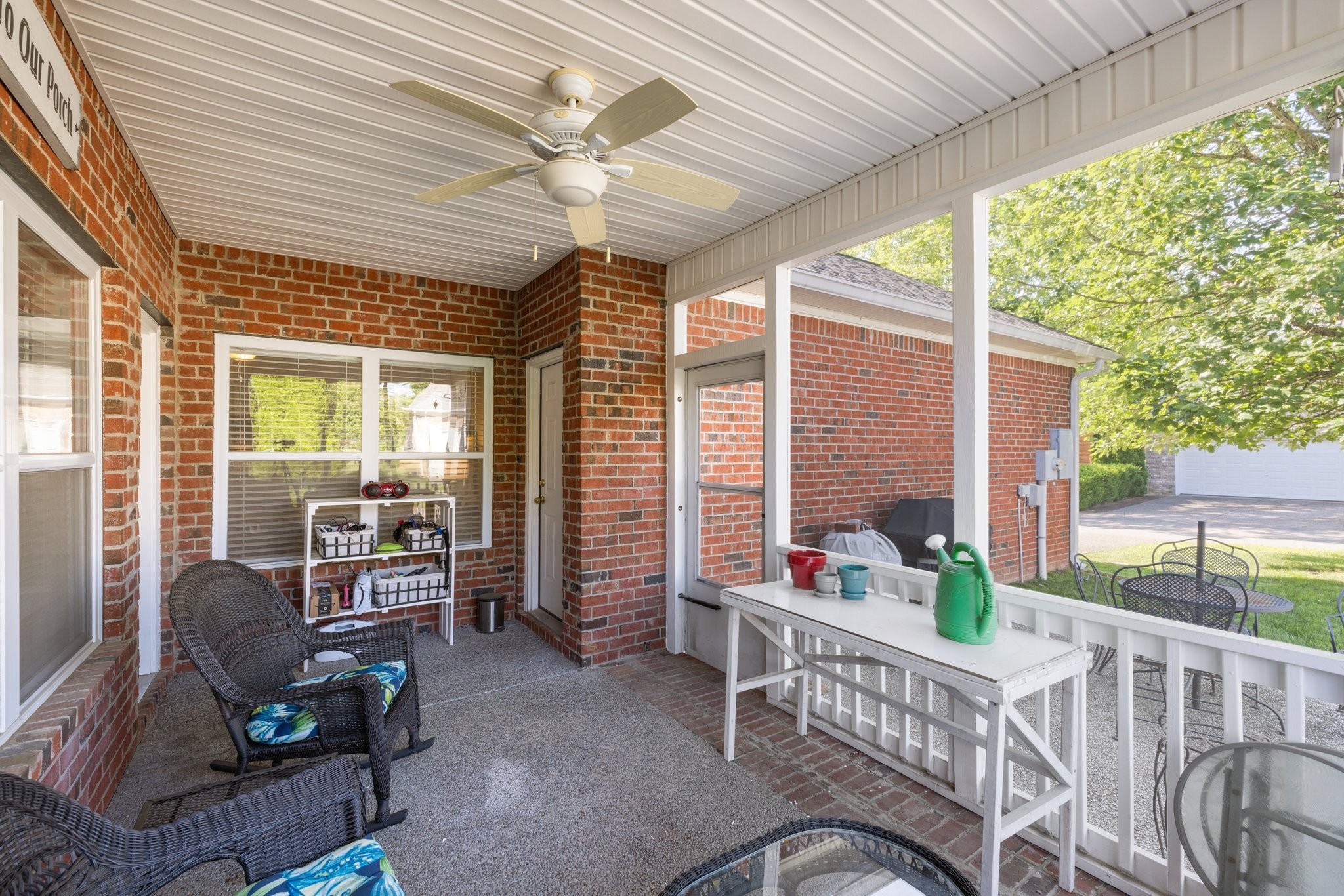 305 Meadowglade Ln