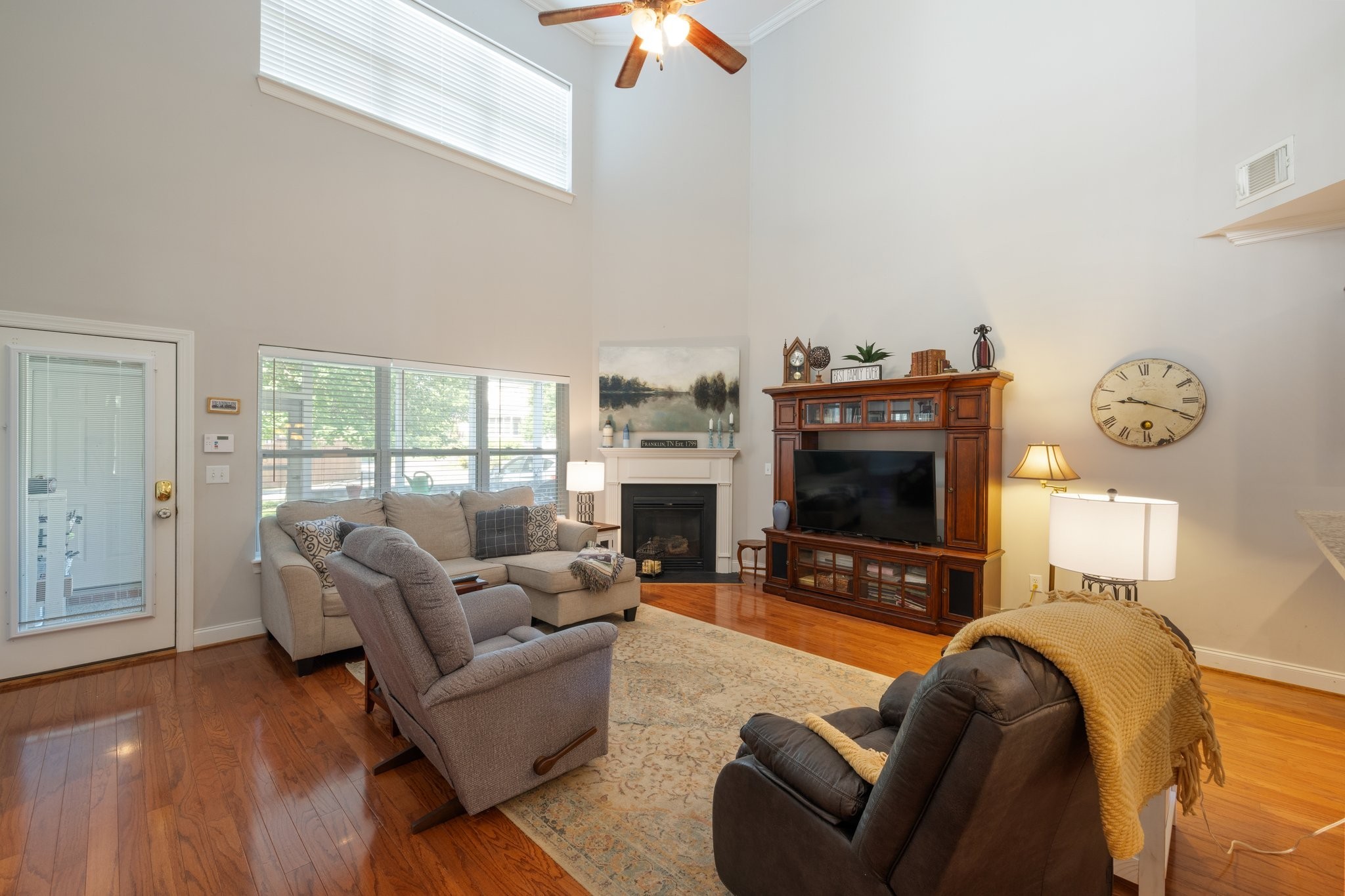305 Meadowglade Ln