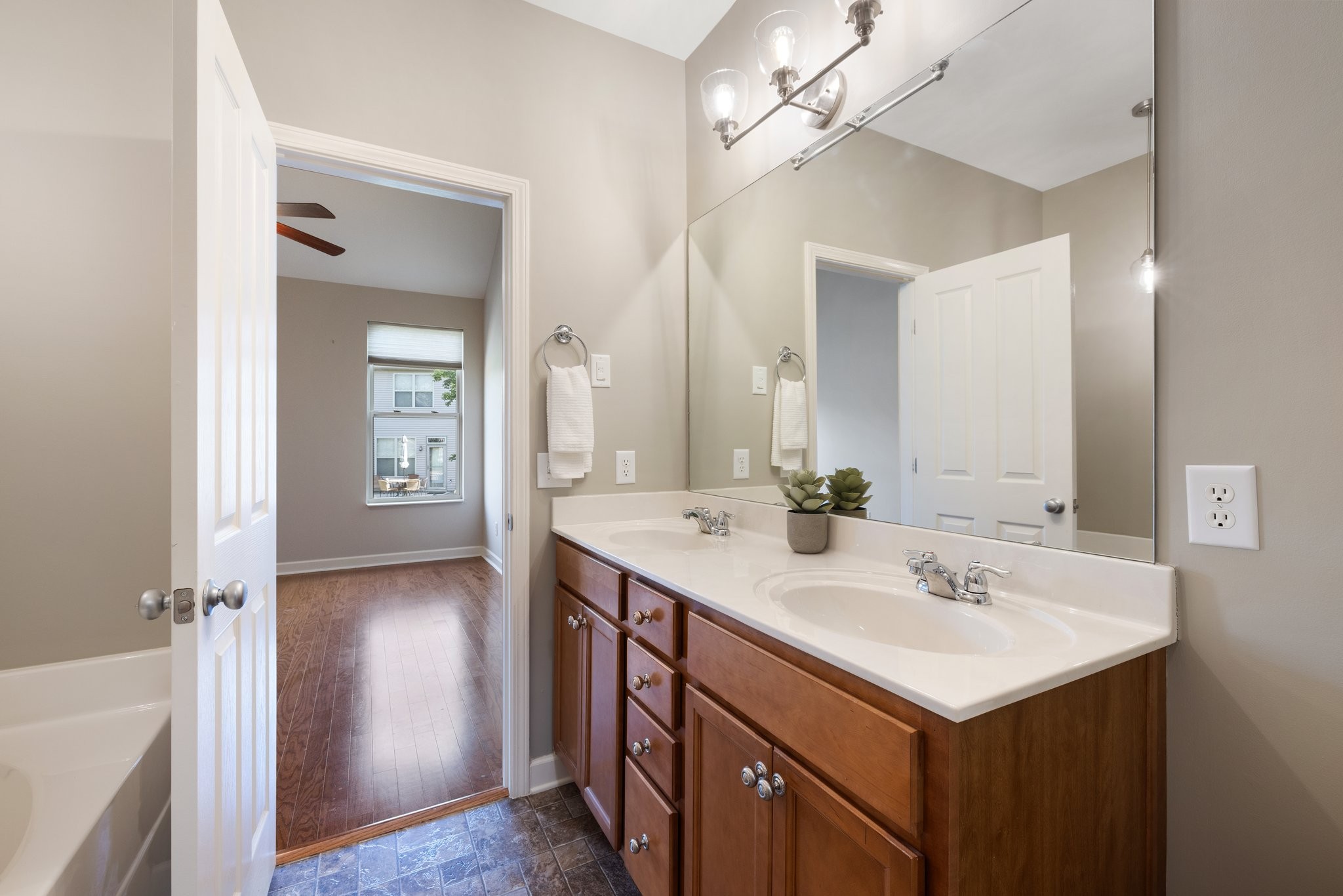 561 Griffin Cir