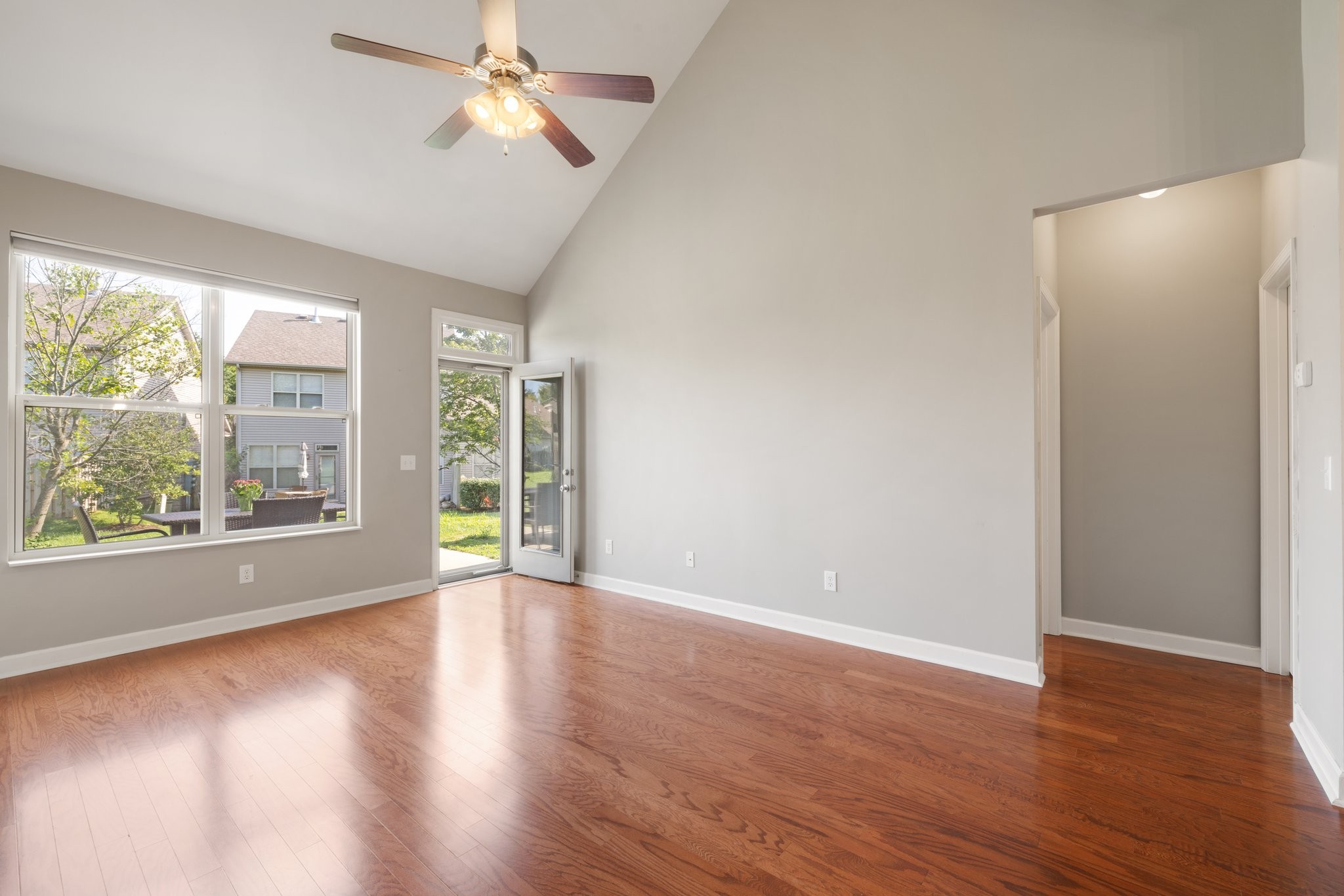 561 Griffin Cir