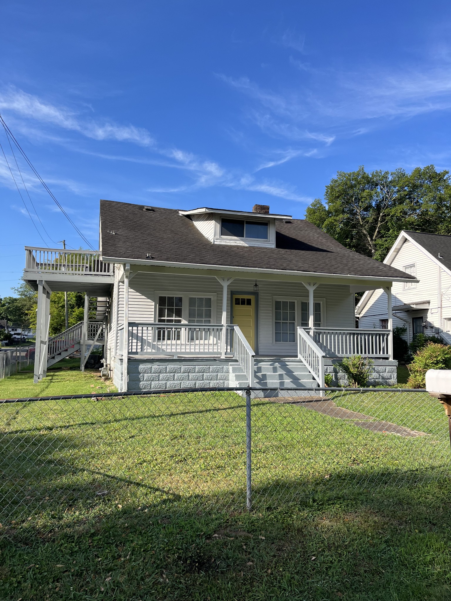 327 Rose St