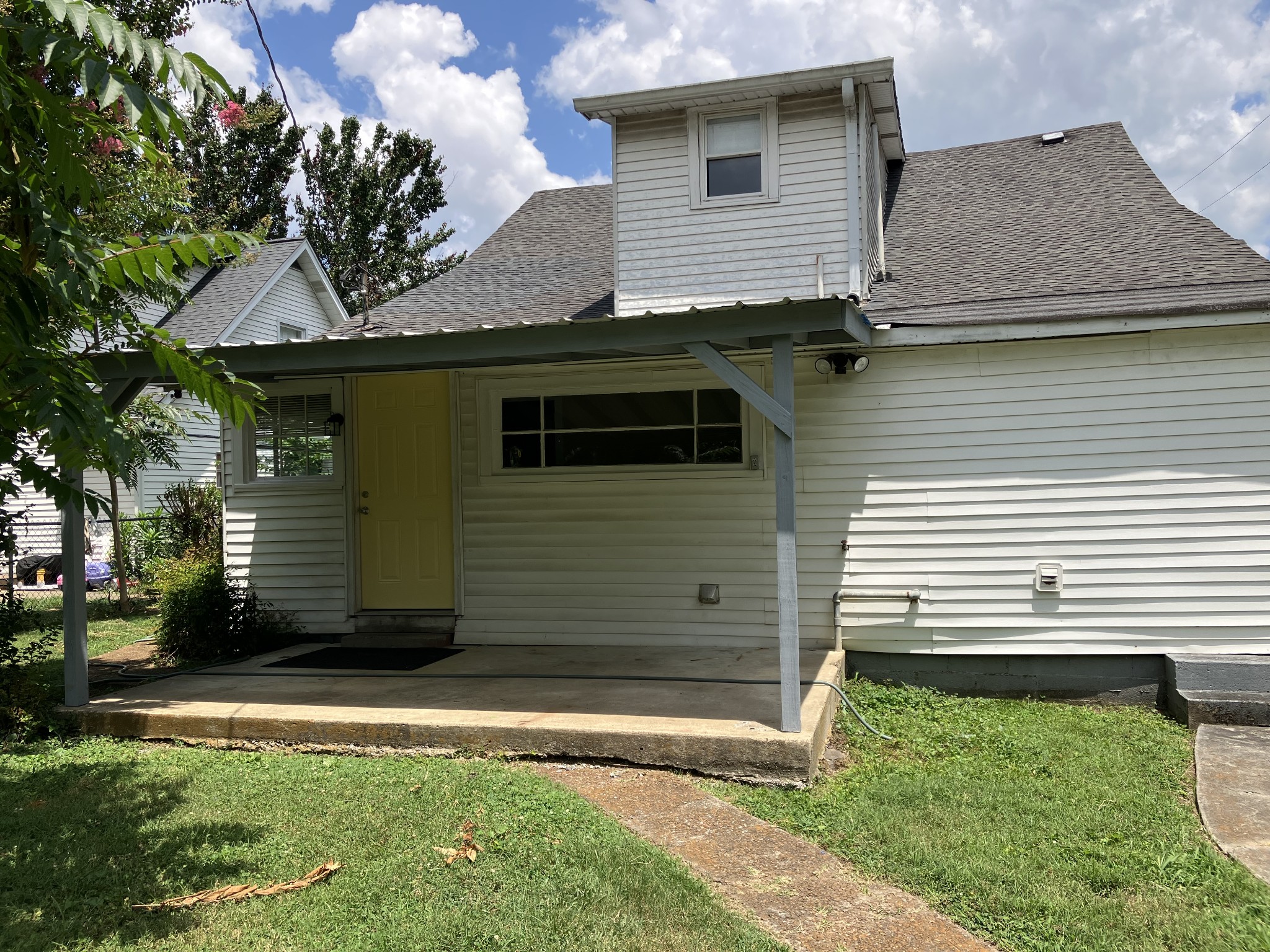 327 Rose St