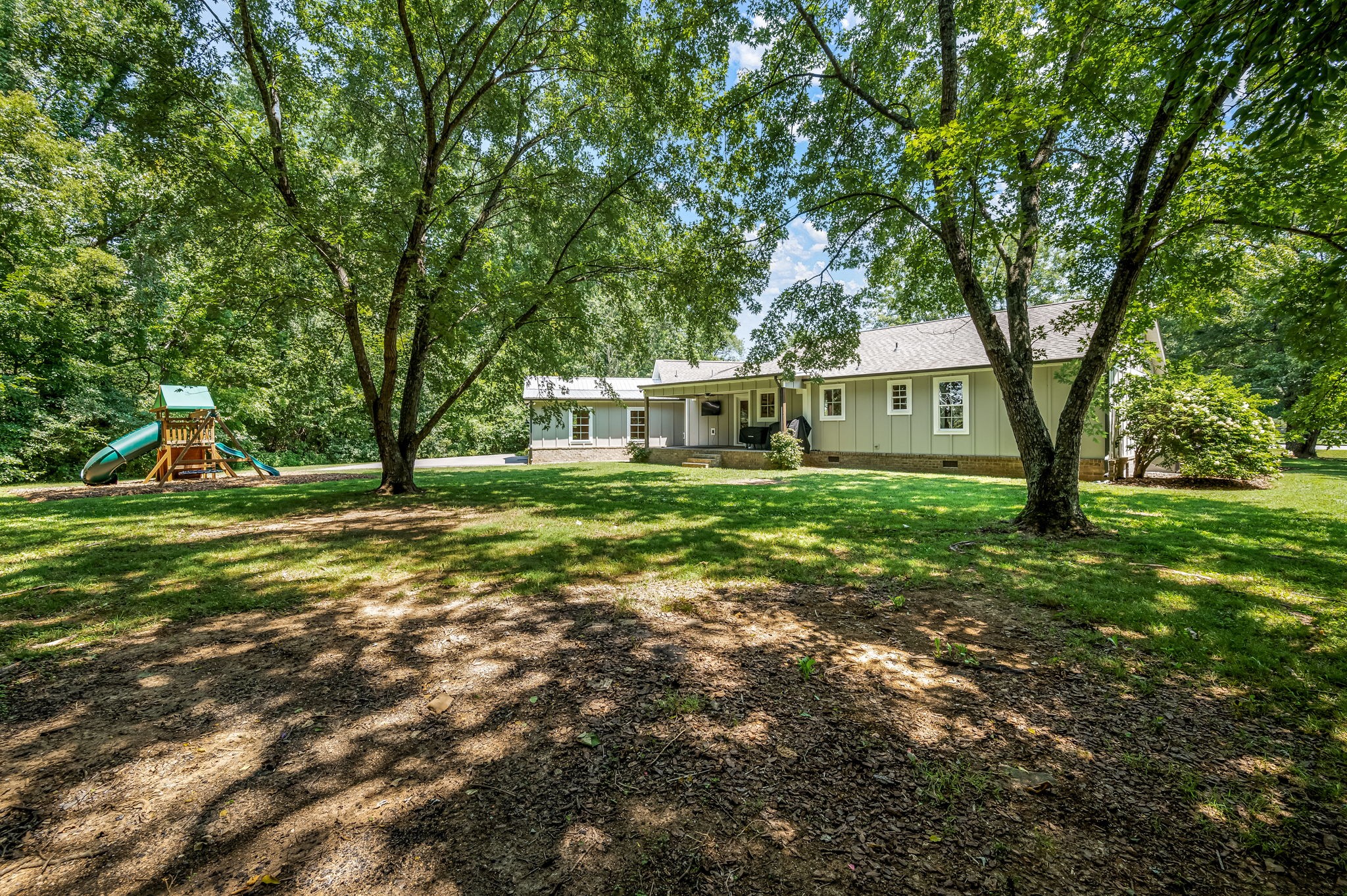2180 Thompson Rd