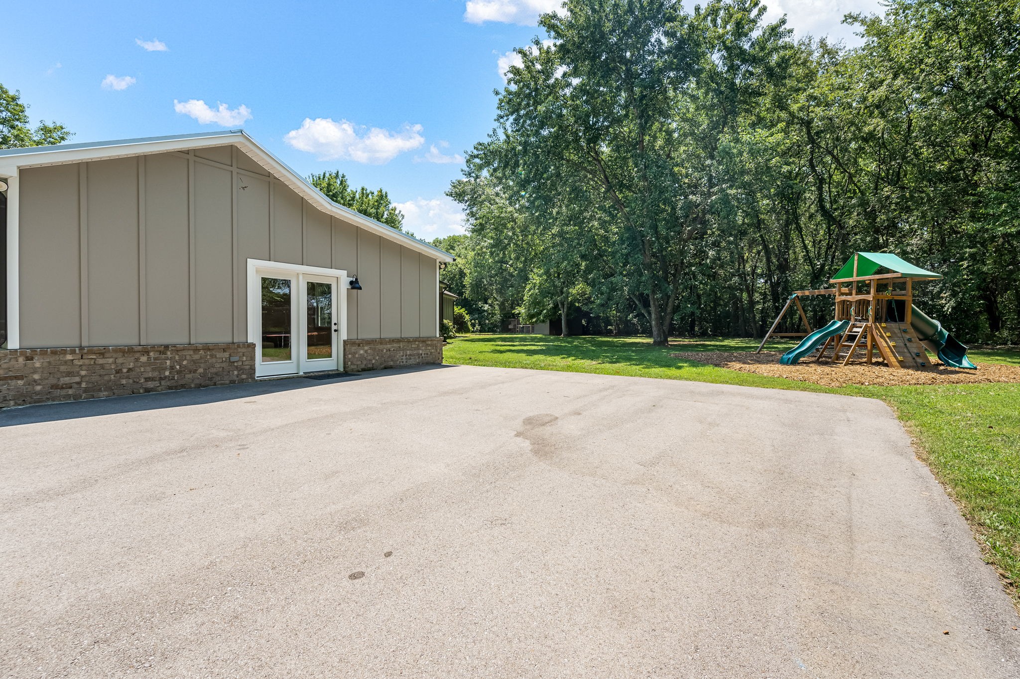 2180 Thompson Rd
