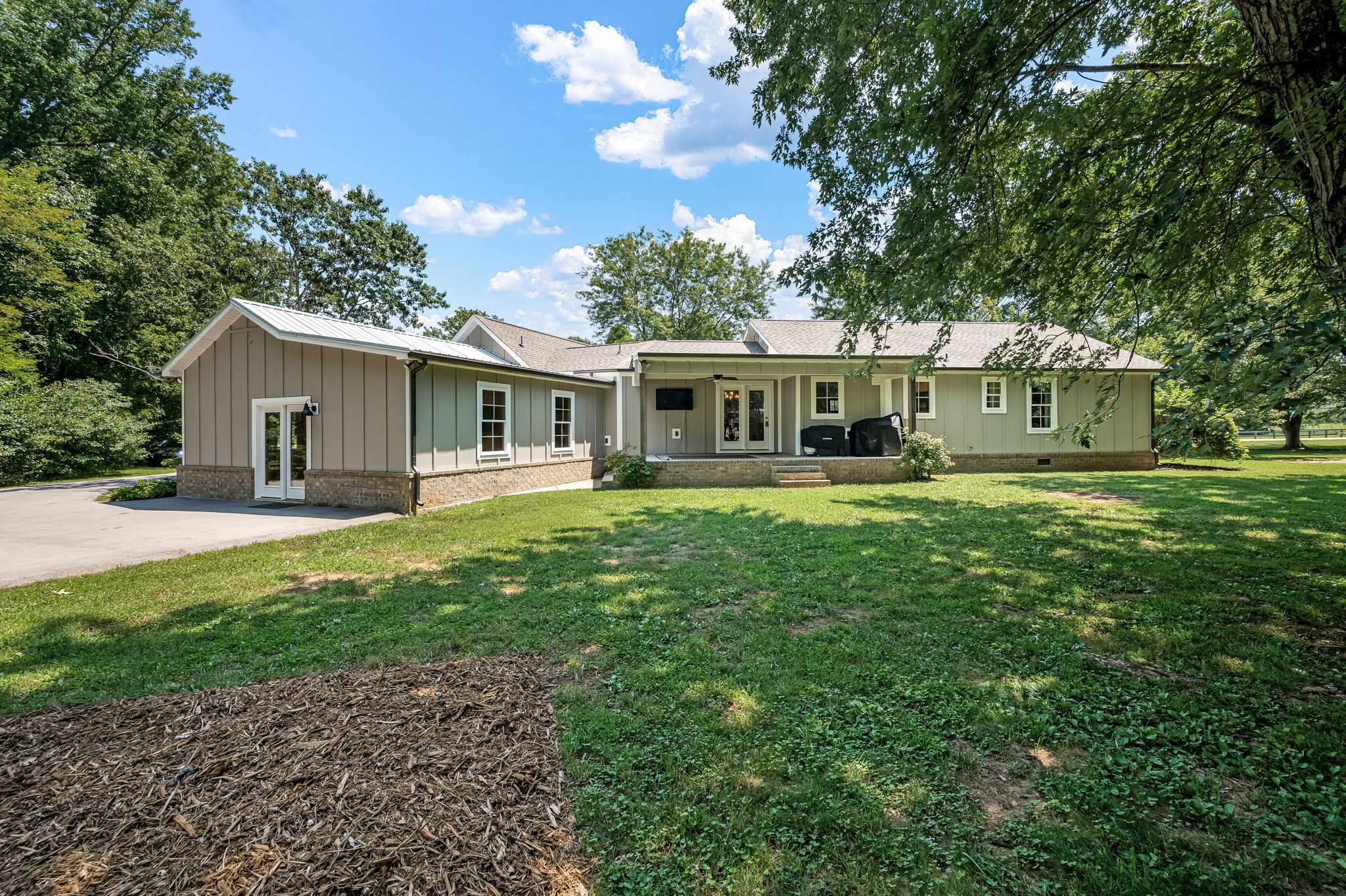 2180 Thompson Rd