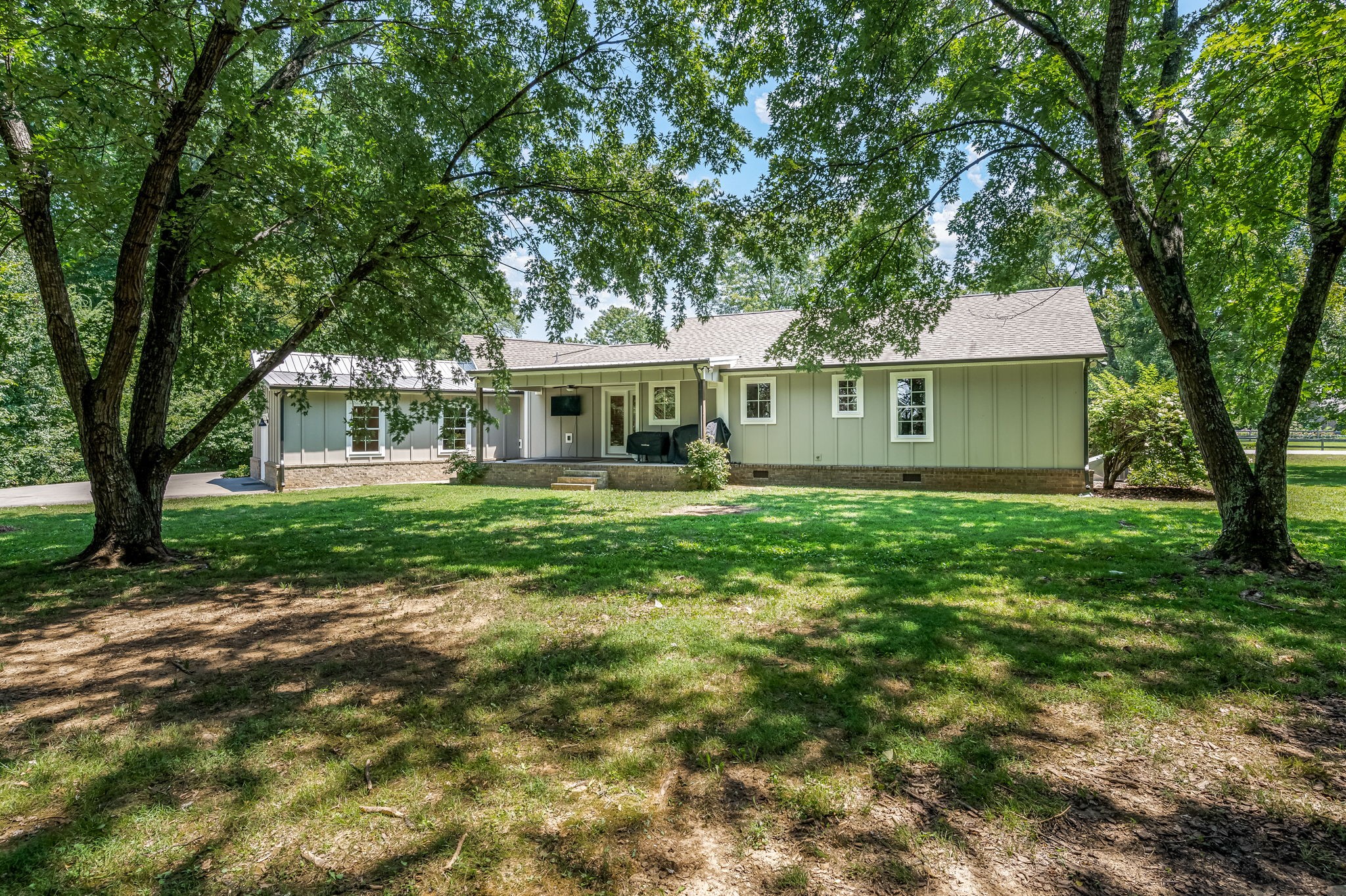 2180 Thompson Rd