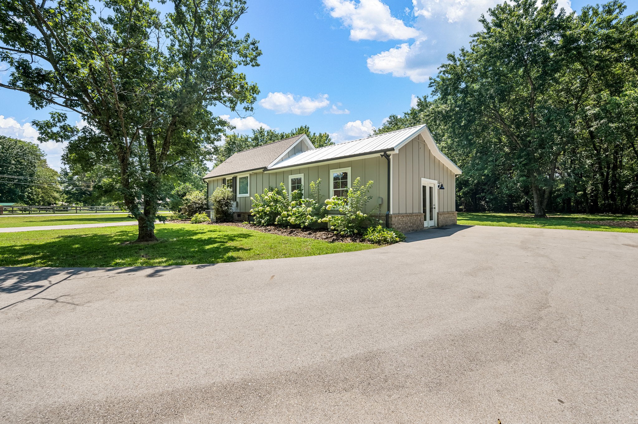 2180 Thompson Rd