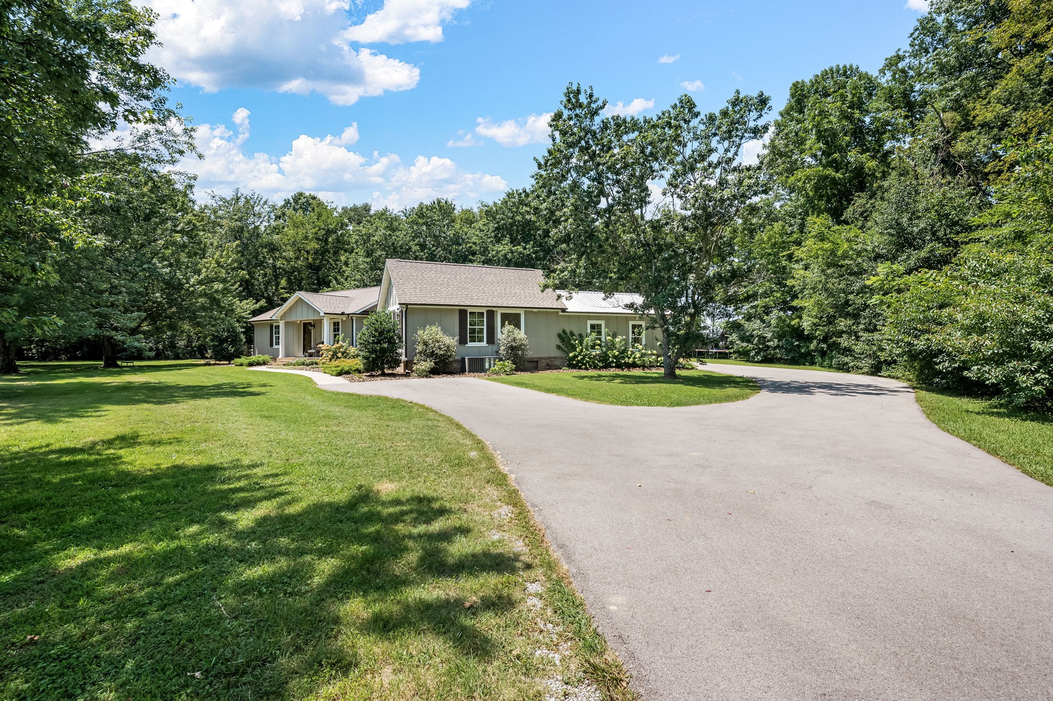 2180 Thompson Rd