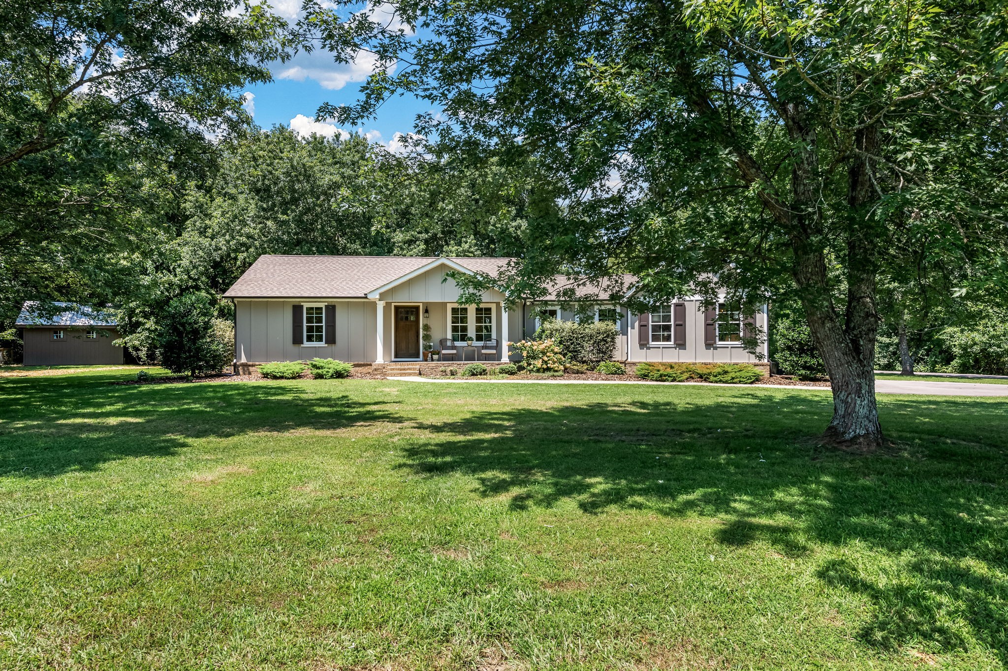 2180 Thompson Rd