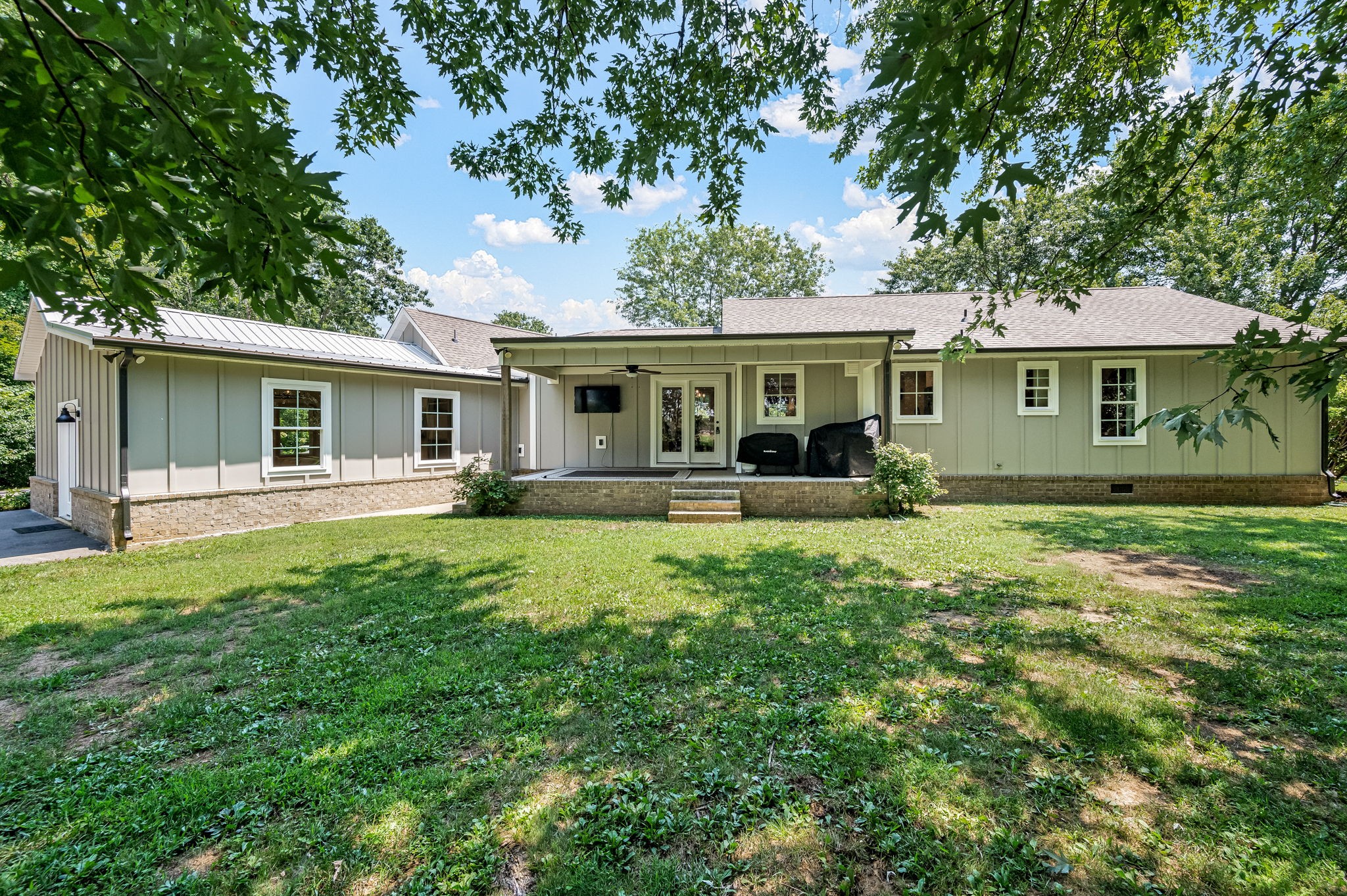 2180 Thompson Rd
