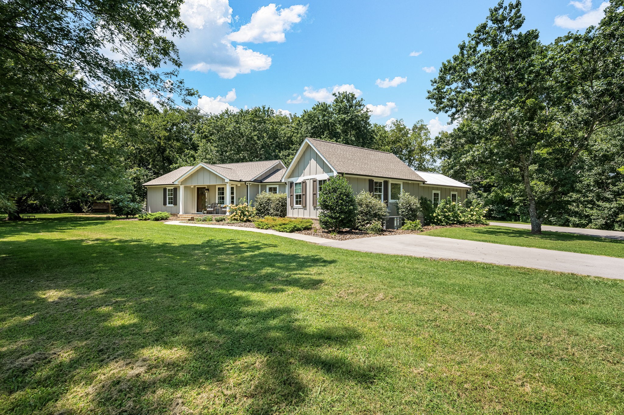 2180 Thompson Rd