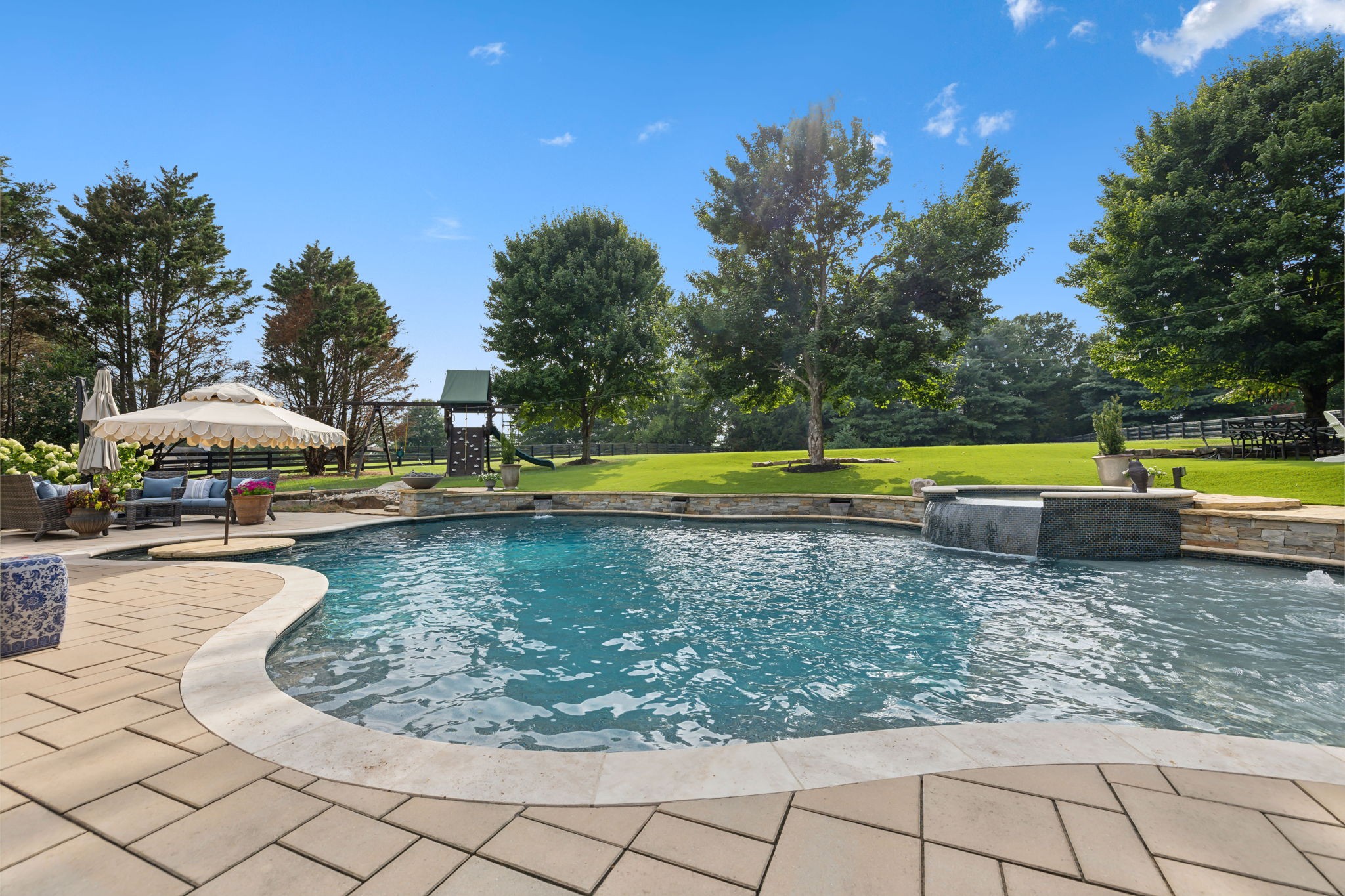 4233 Carrolton Dr