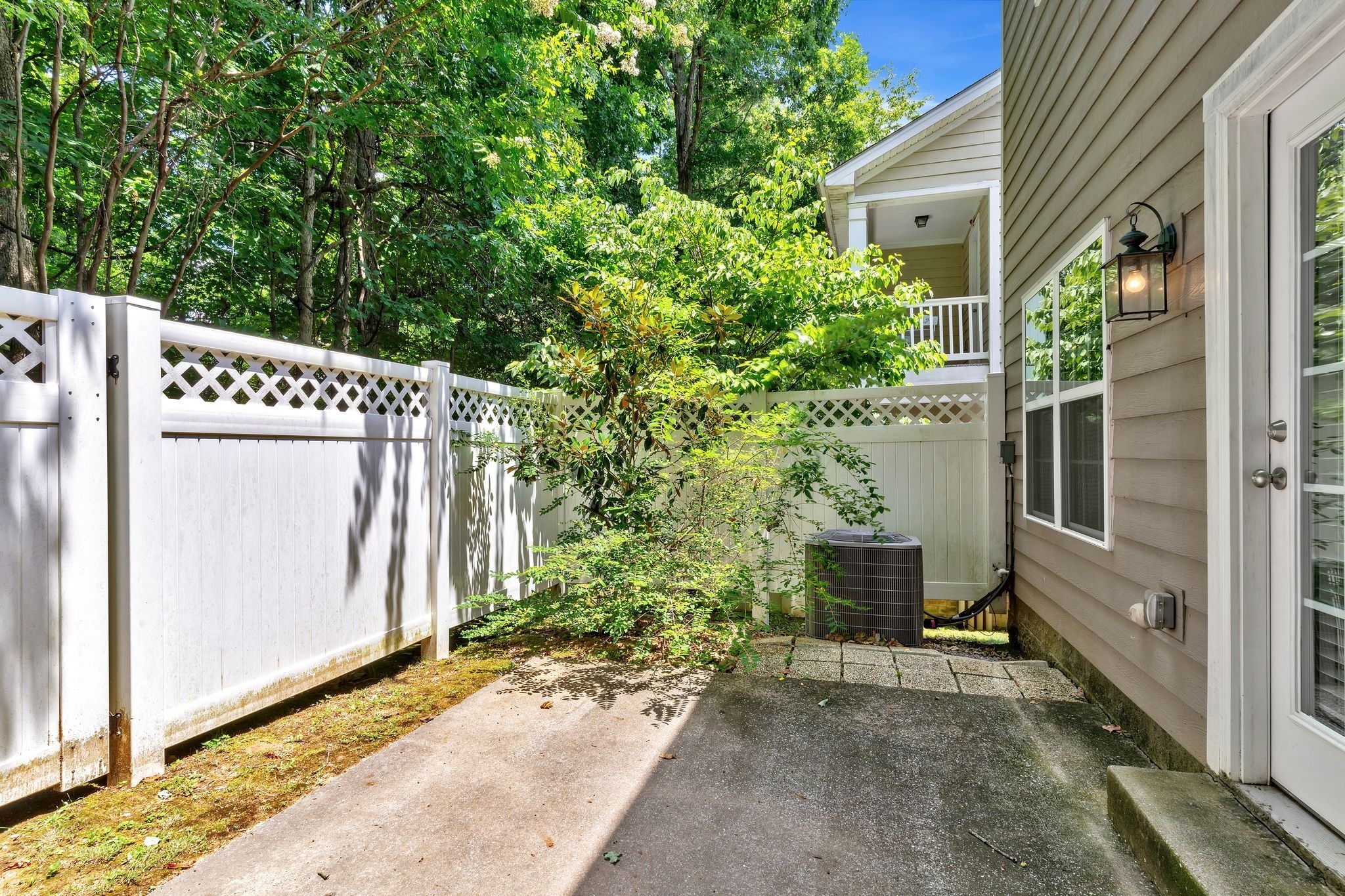 3724 Shane Point Pl