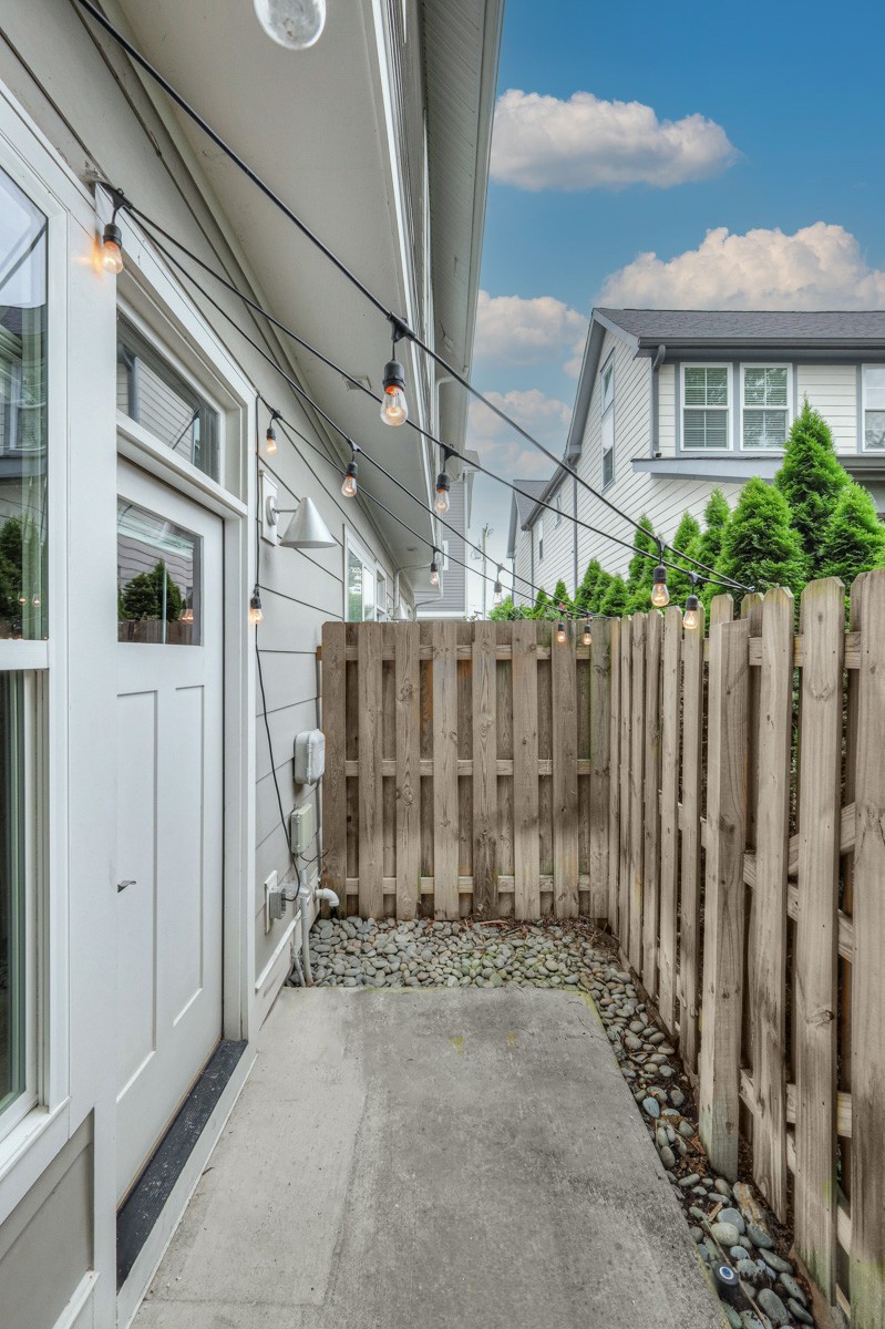 430 Merritt Ave Unit: 2