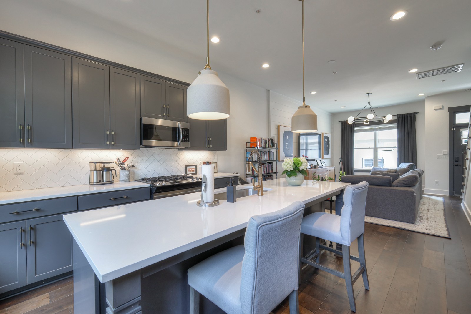 430 Merritt Ave Unit: 2
