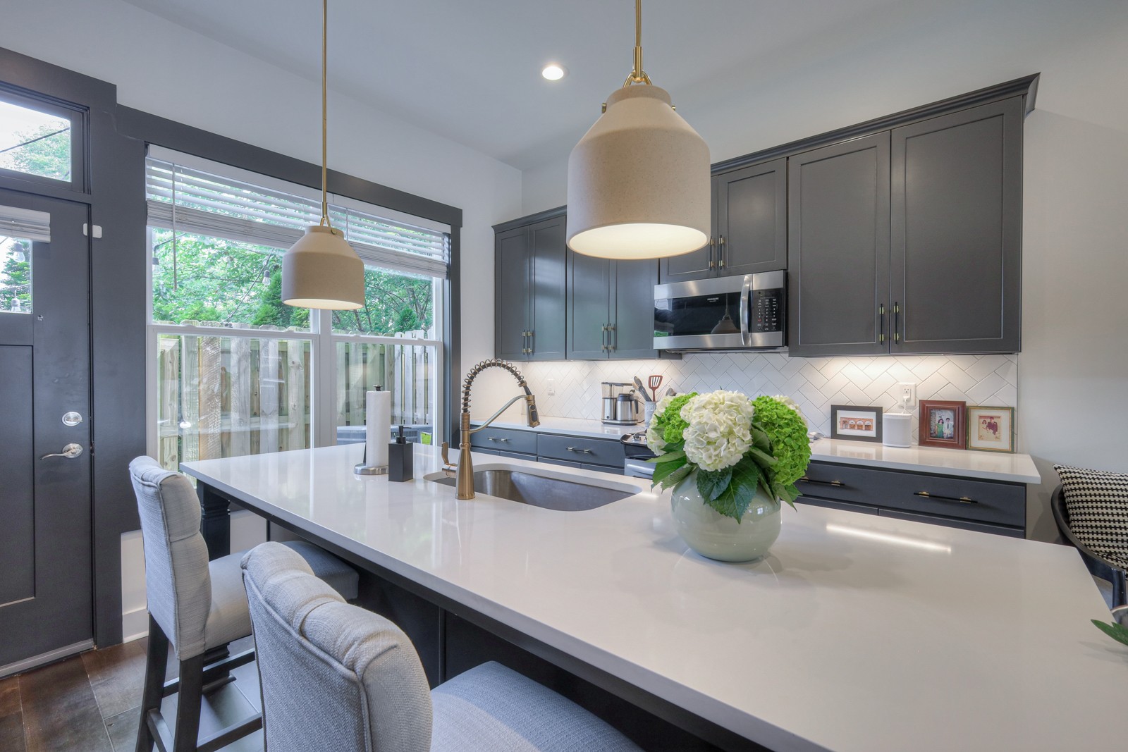 430 Merritt Ave Unit: 2