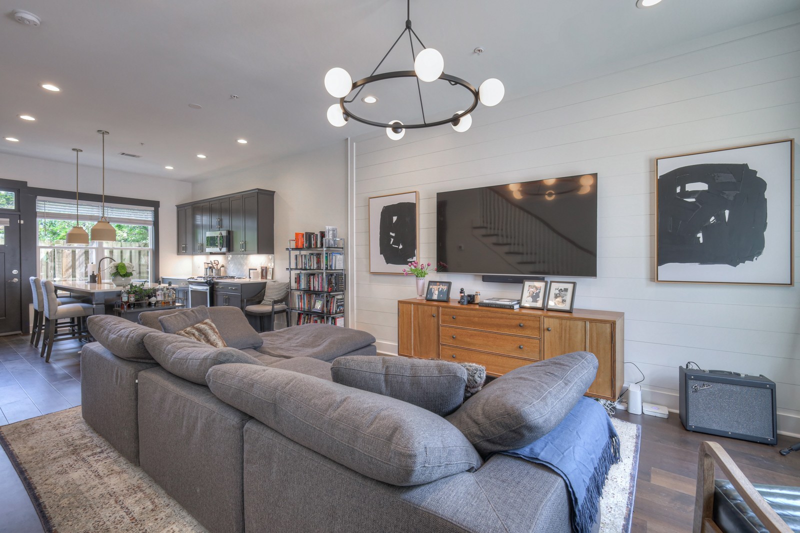430 Merritt Ave Unit: 2