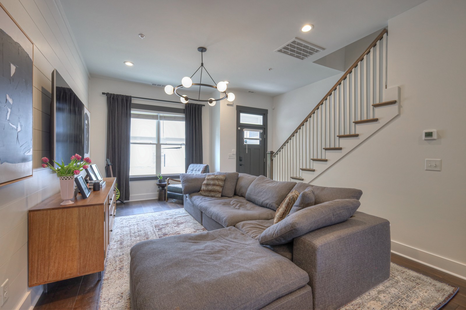 430 Merritt Ave Unit: 2