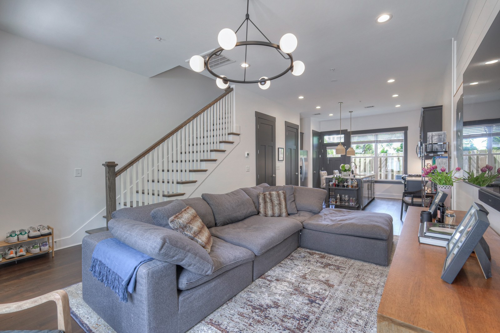 430 Merritt Ave Unit: 2