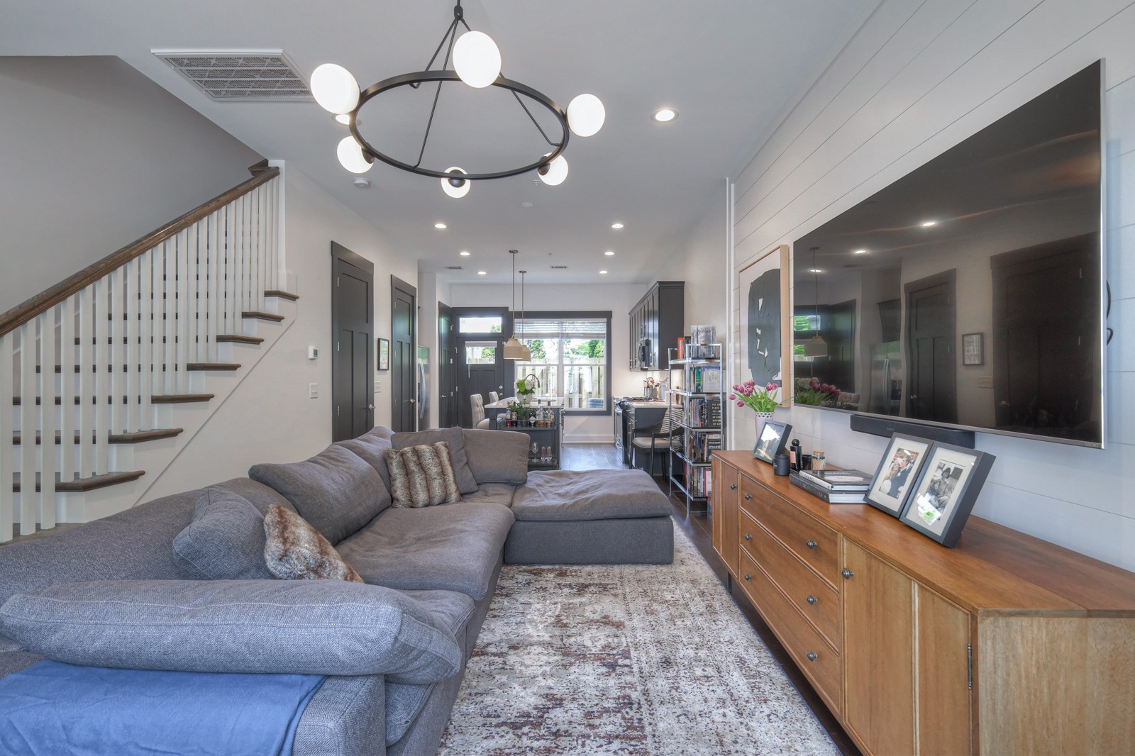430 Merritt Ave Unit: 2