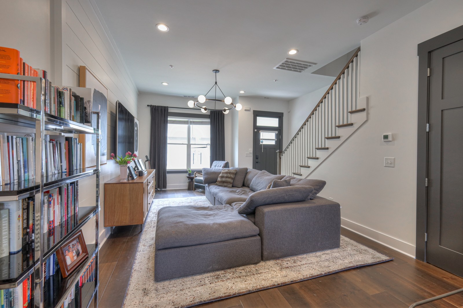 430 Merritt Ave Unit: 2