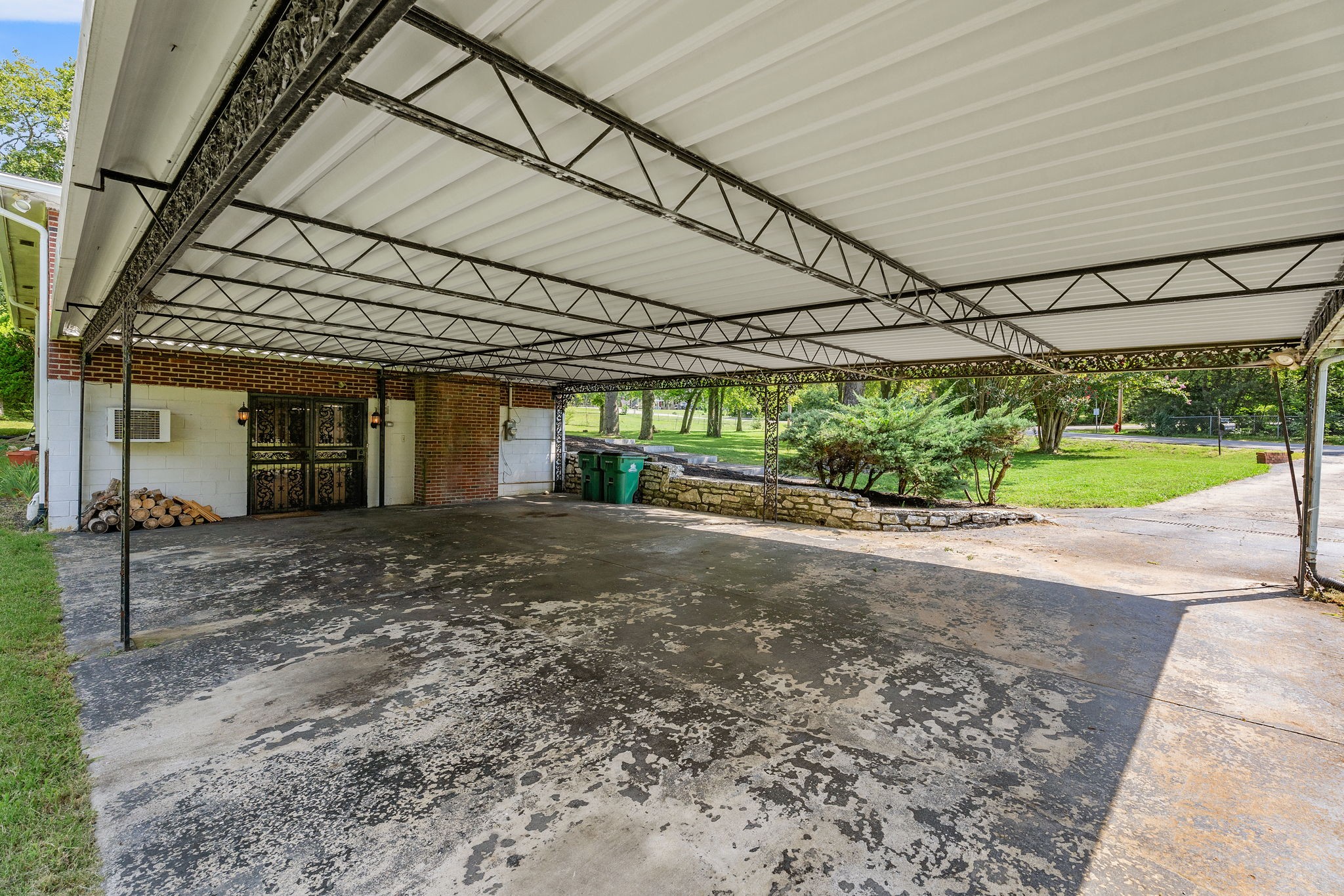 400 Farris Ave