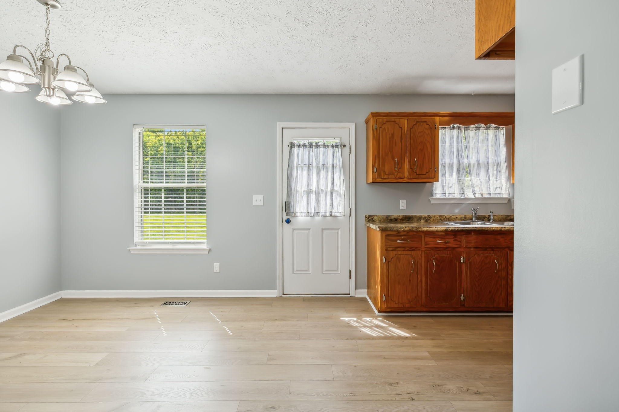 2479 Canterbury Chase