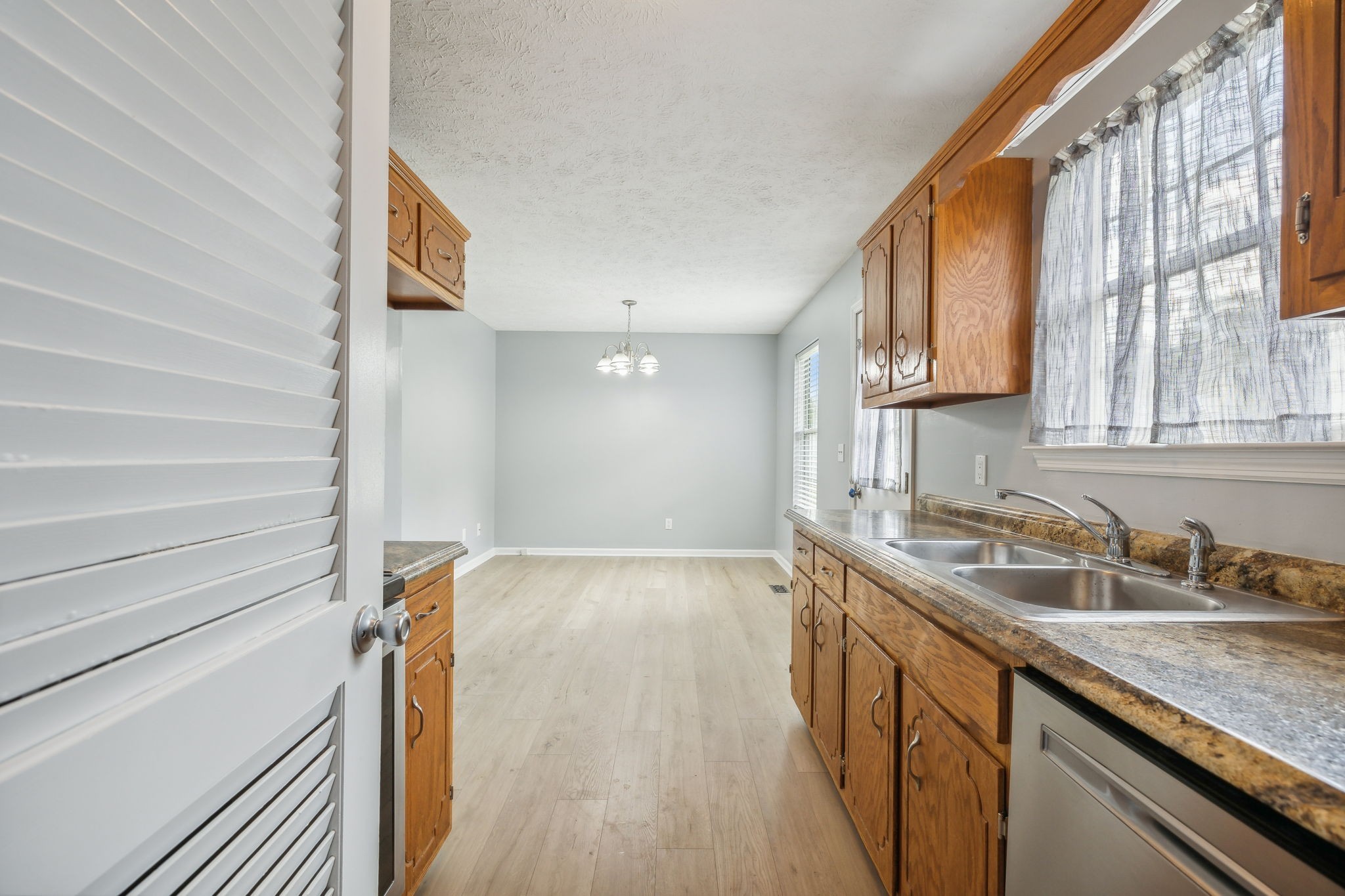 2479 Canterbury Chase