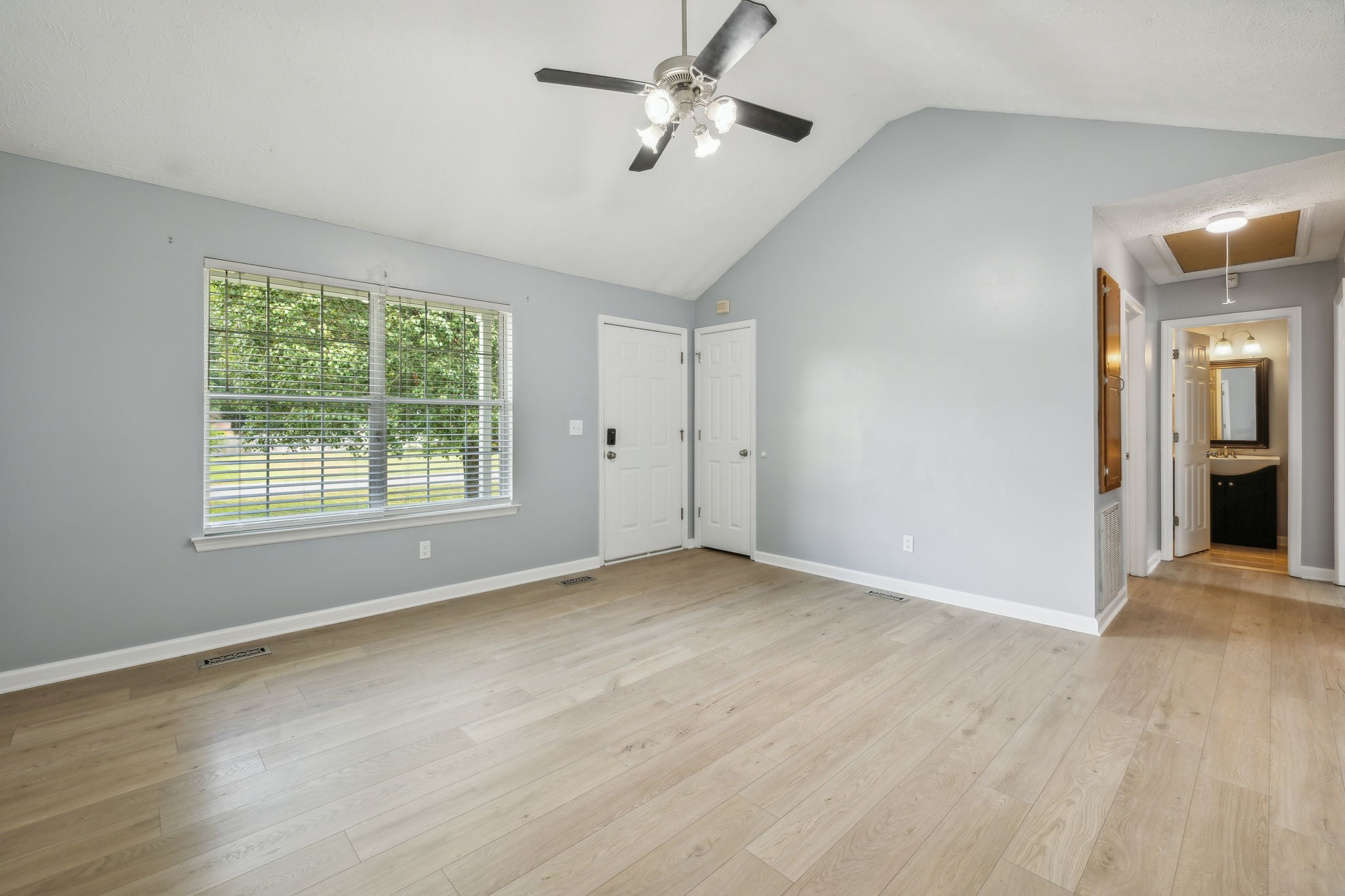 2479 Canterbury Chase
