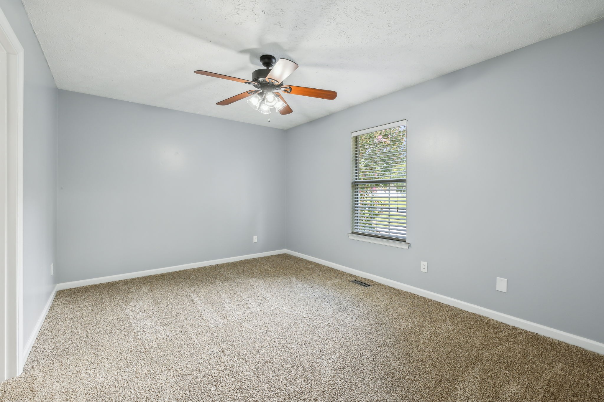 2479 Canterbury Chase