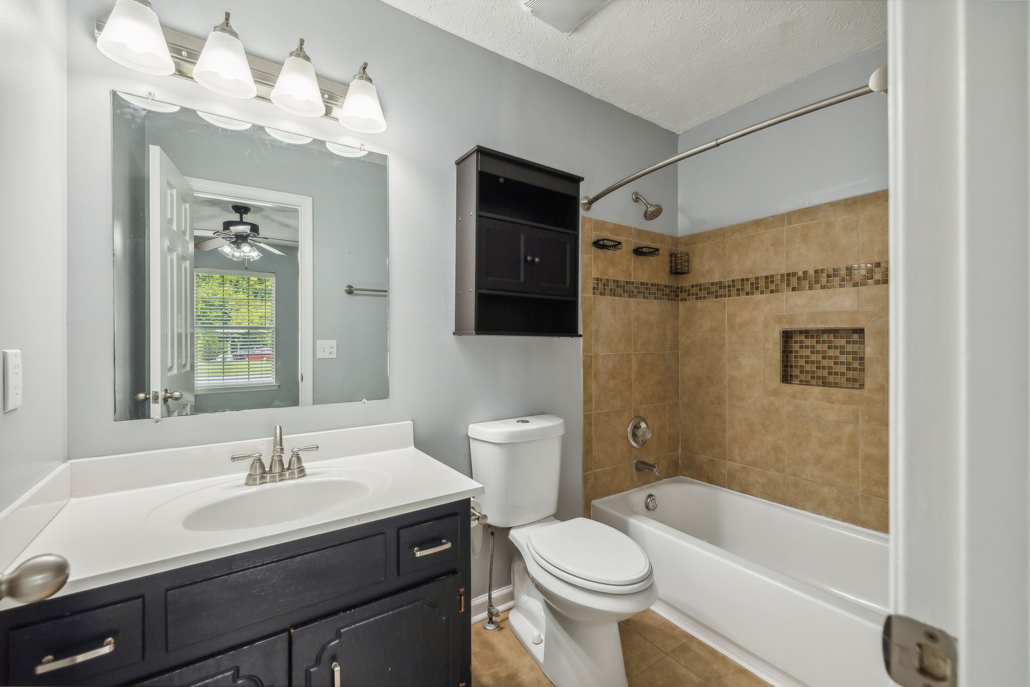 2479 Canterbury Chase