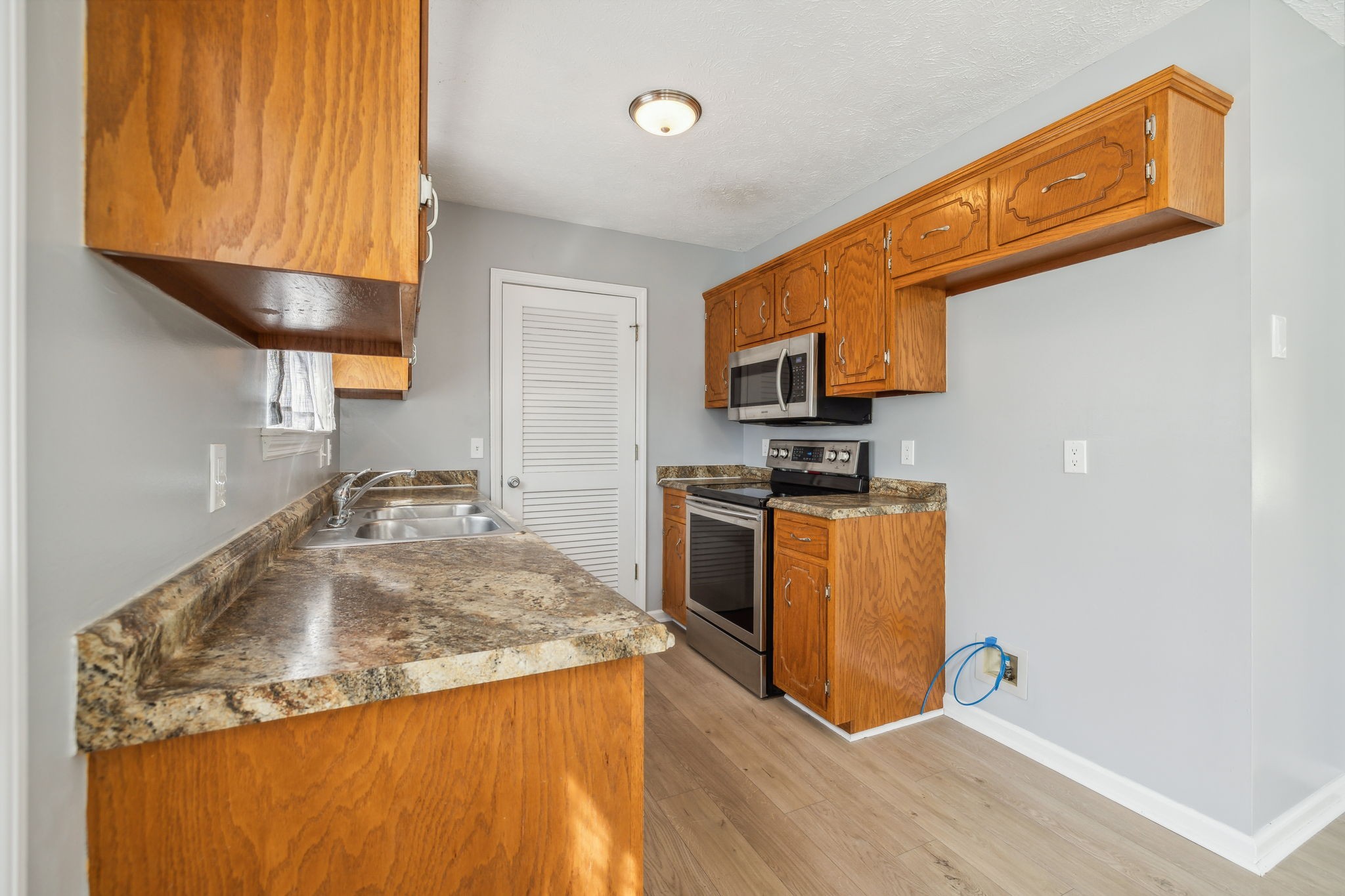 2479 Canterbury Chase