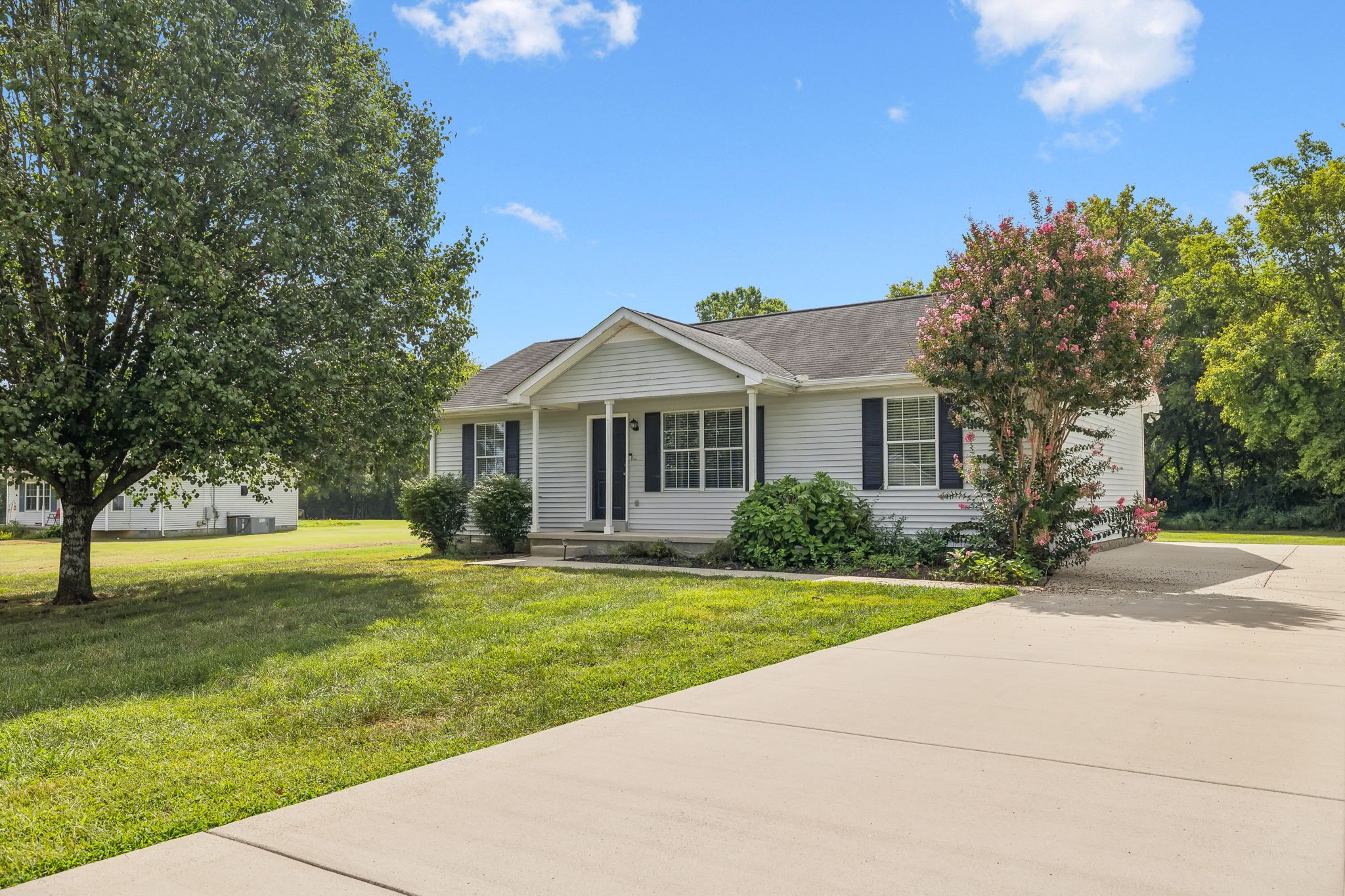 2479 Canterbury Chase