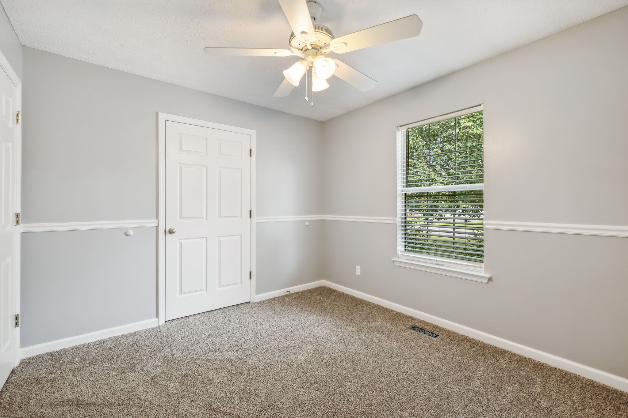2479 Canterbury Chase