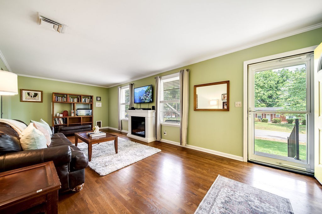 367 Lynn Dr