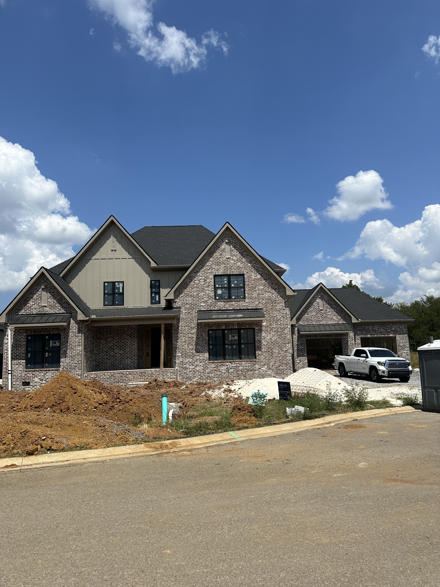 5606 Eaglemont Dr