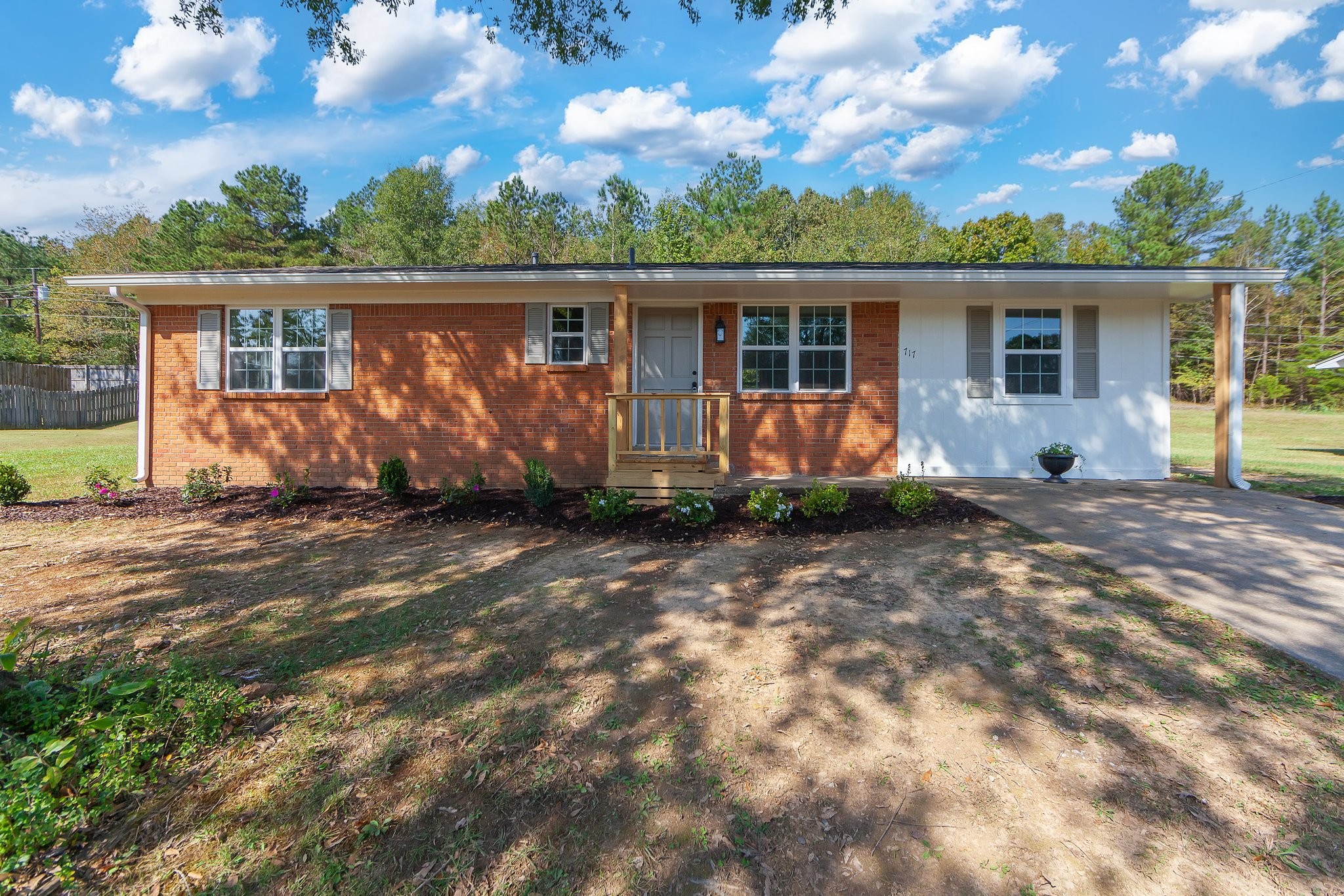 717 Blue Bonnett Ln