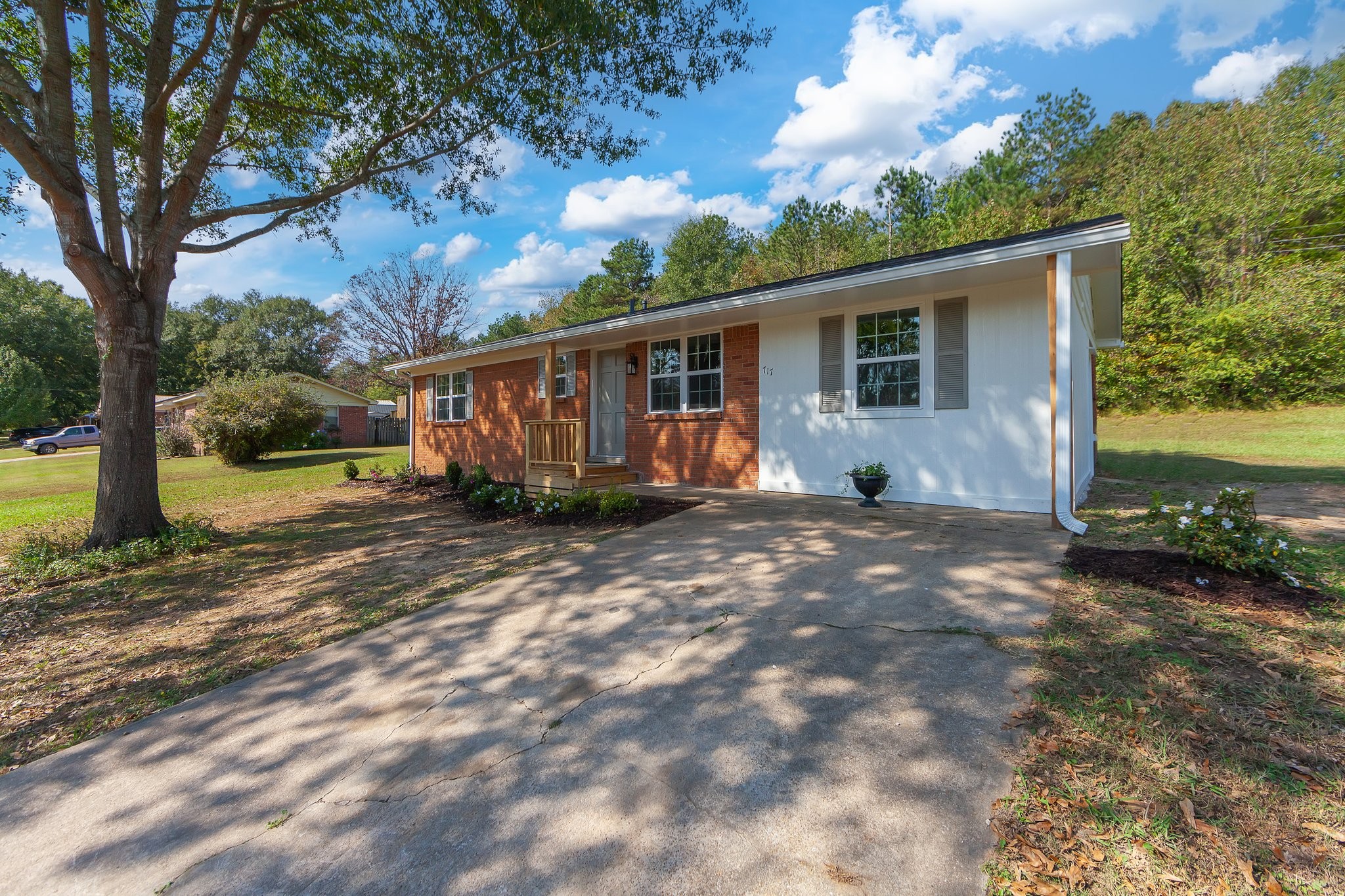 717 Blue Bonnett Ln