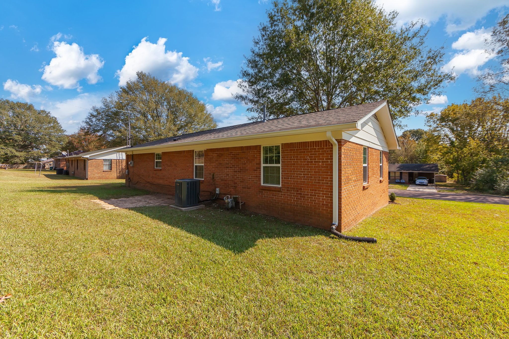 717 Blue Bonnett Ln