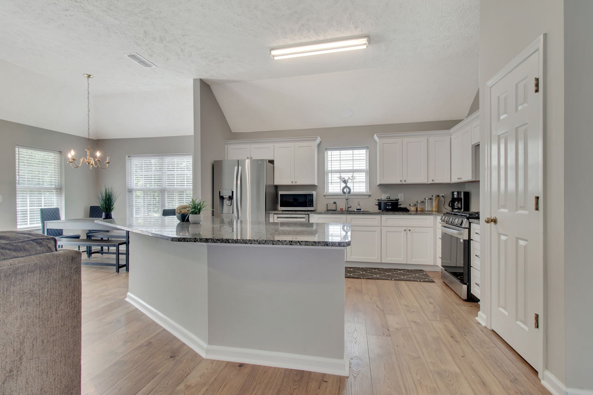 5153 Singing Hills Dr