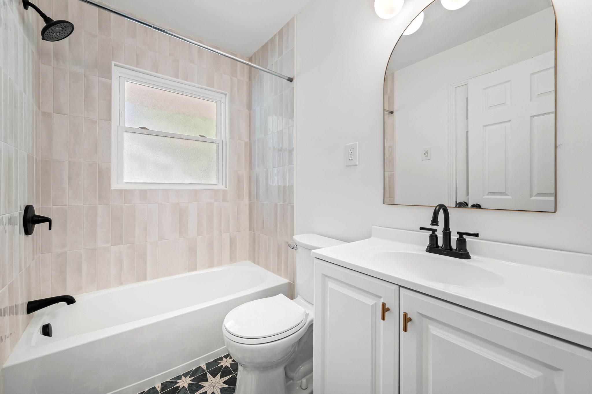 1006 Peachtree St