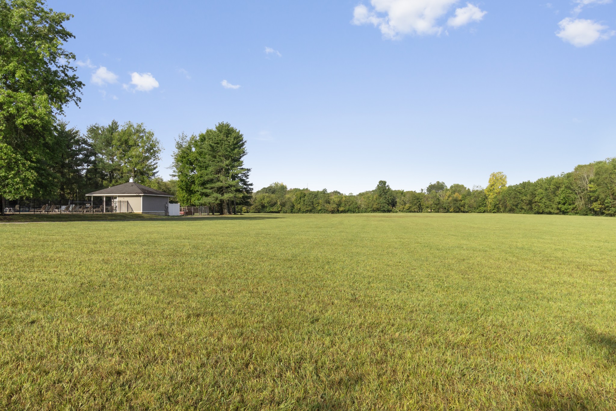 1406 Ascot Close