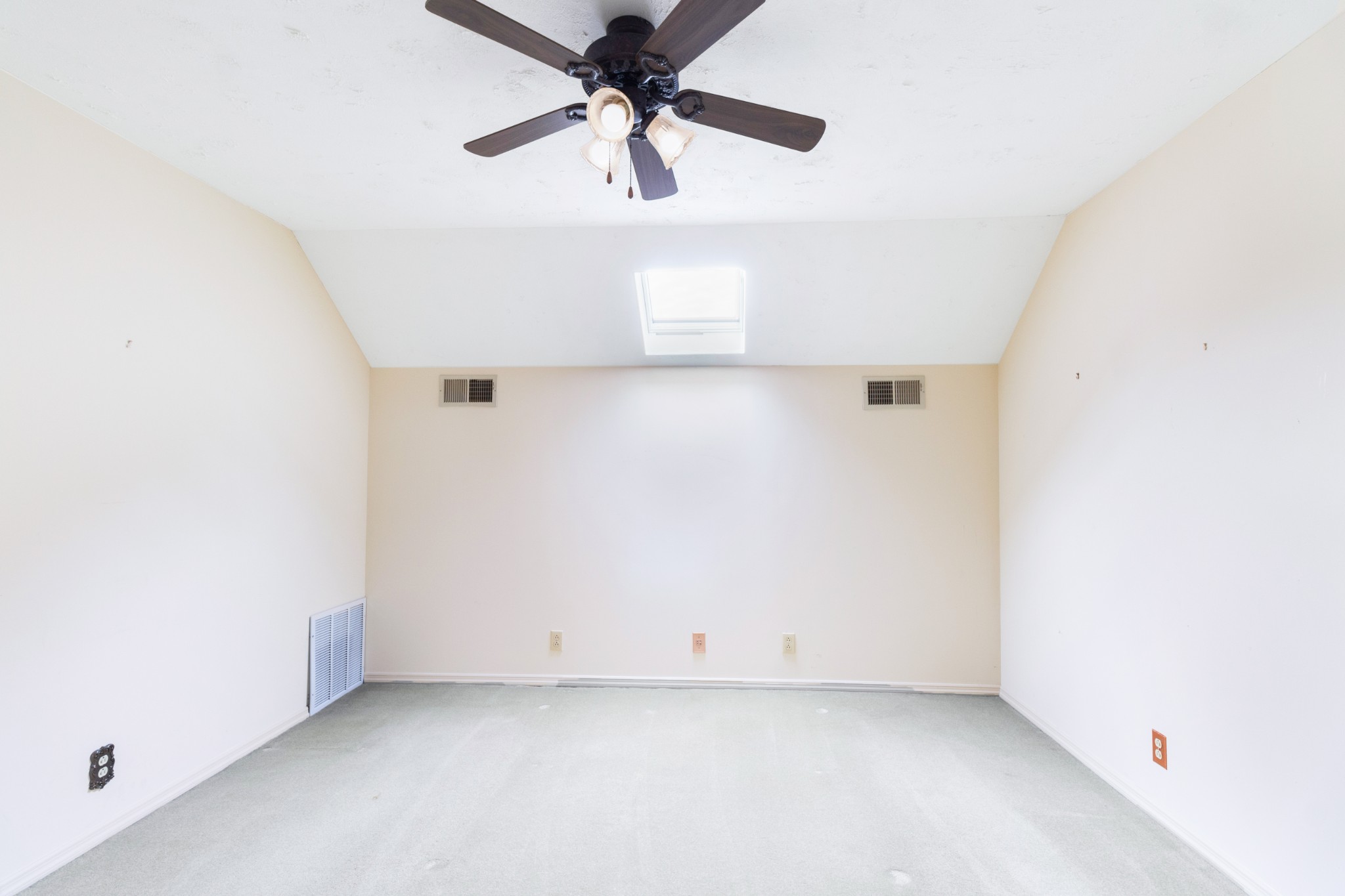 1406 Ascot Close