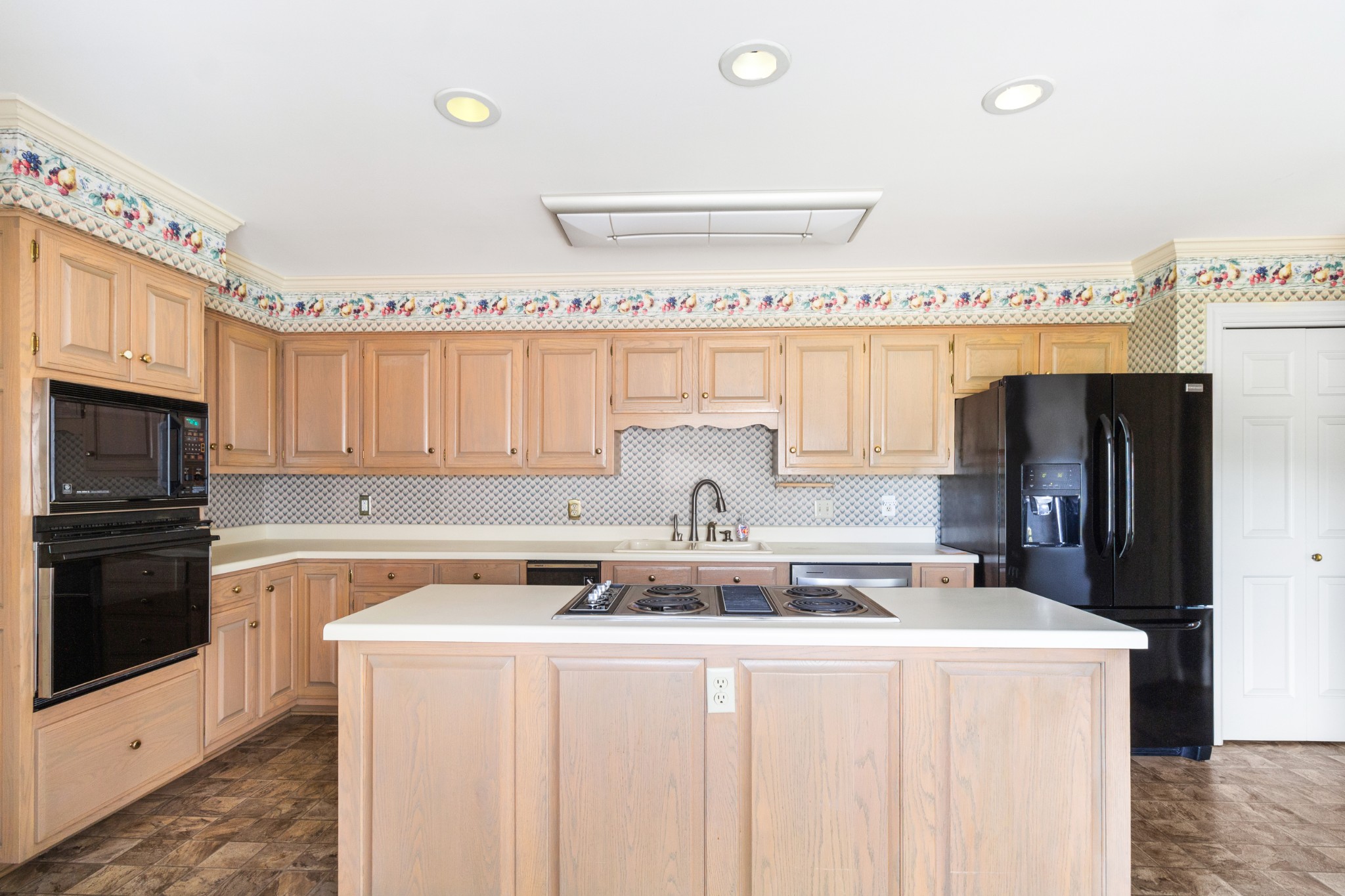 1406 Ascot Close