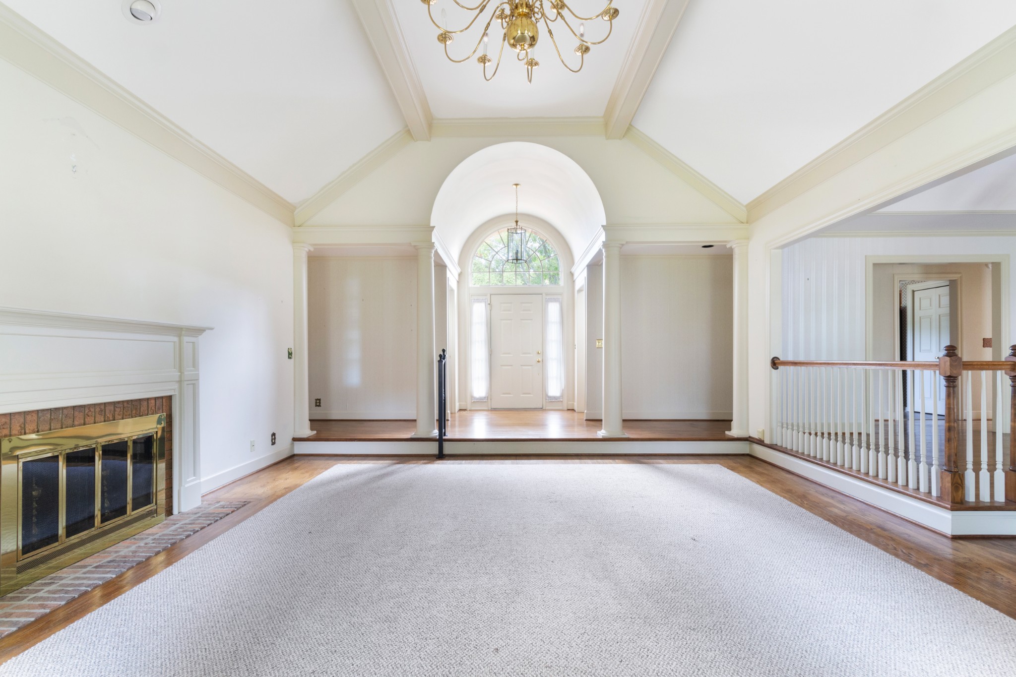 1406 Ascot Close