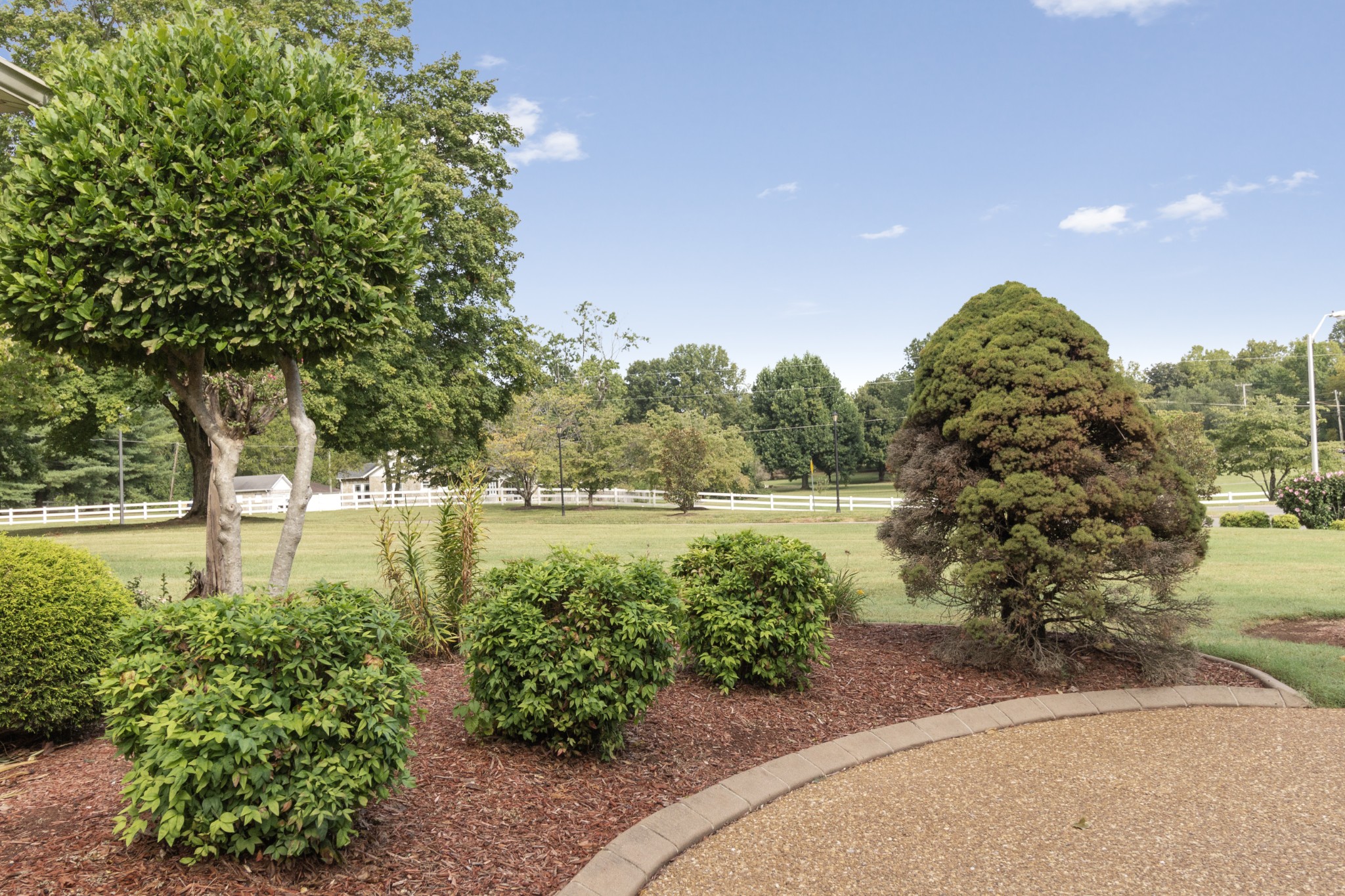 1406 Ascot Close