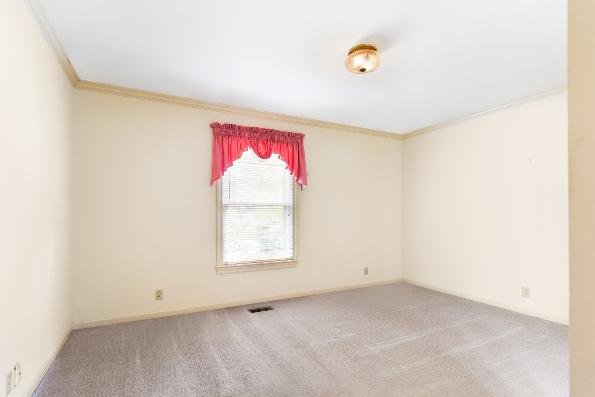 1406 Ascot Close